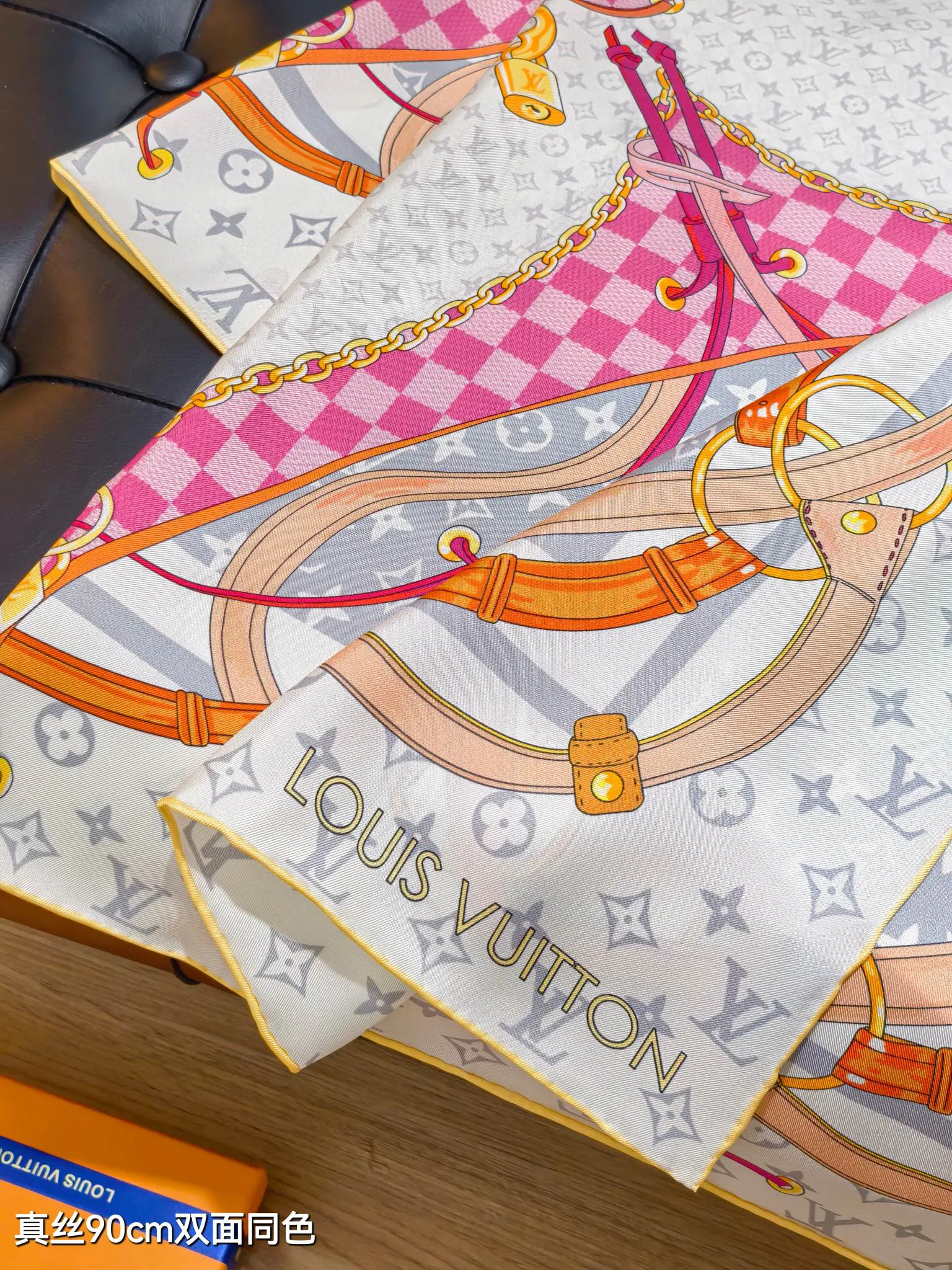 Текстиль Louis Vuitton 12918521