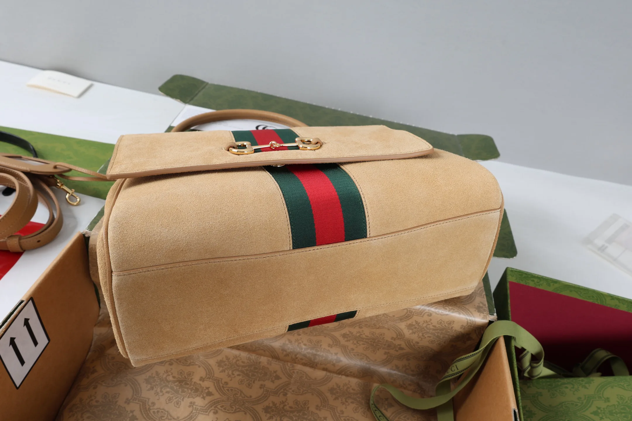 Классические Сумки Женские Gucci 18250566