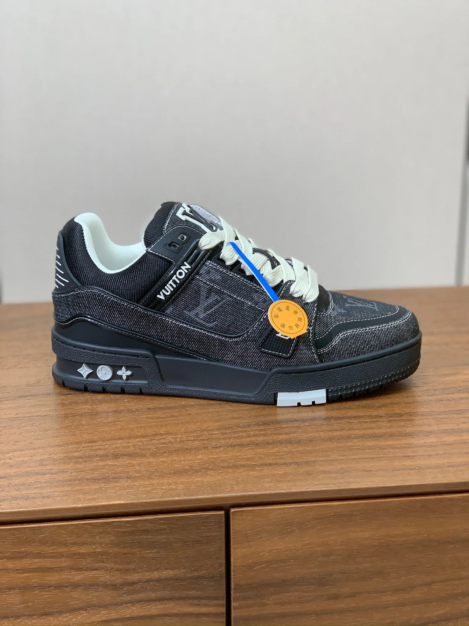 Кроссовки Женские Louis Vuitton 10236195