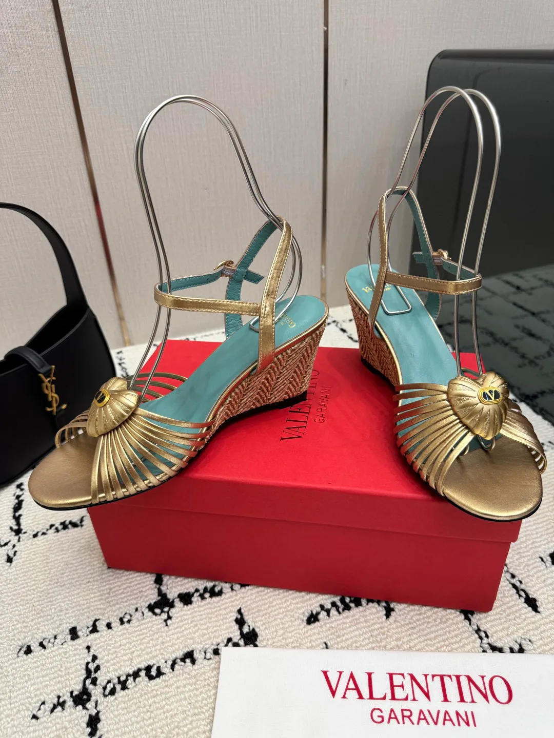 Босоножки Женские Valentino 18049000