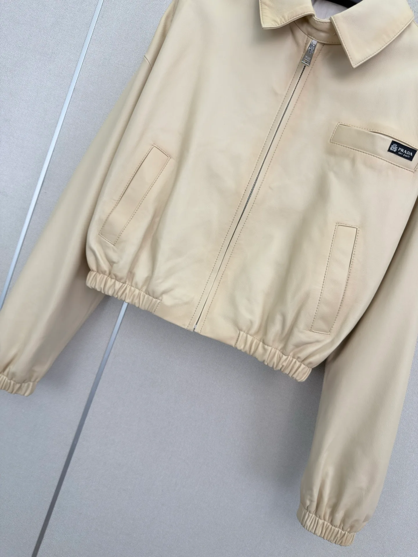 Кожаные Куртки И Дублёнки Женские Prada 18173057