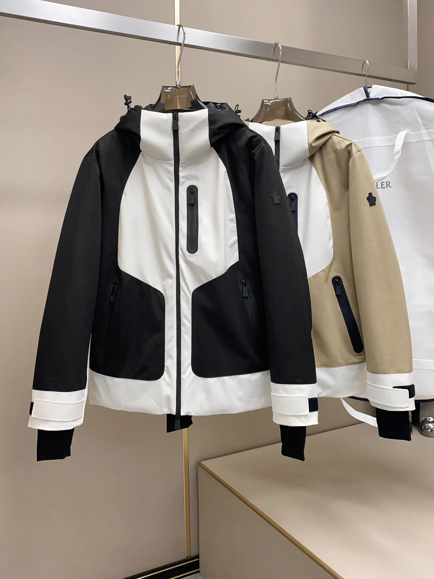 Куртки И Пуховики Мужские Moncler 799710