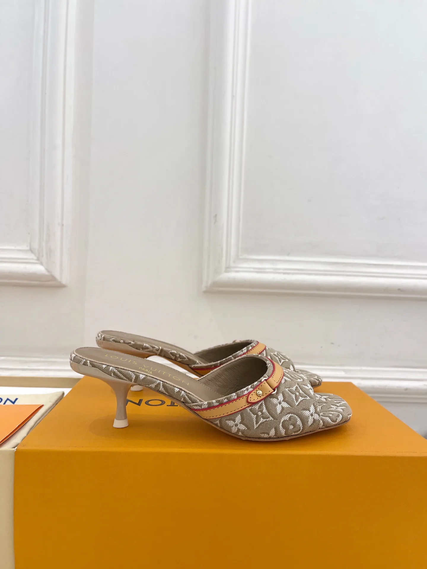 Мюли И Сабо Женские Louis Vuitton 17506939
