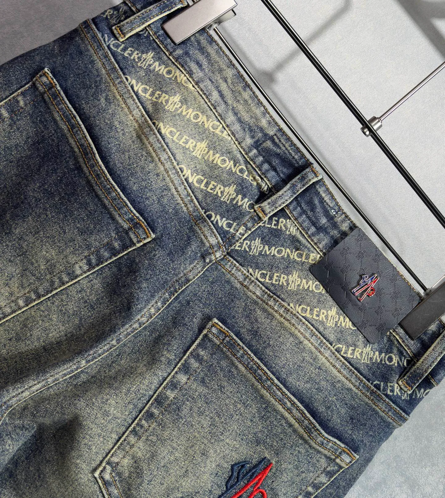 Джинсы Мужские Moncler 18098357