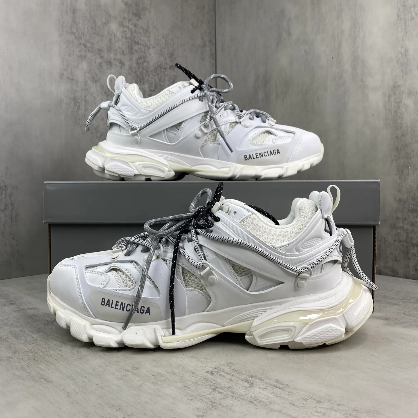 Кроссовки Женские Balenciaga 11705511