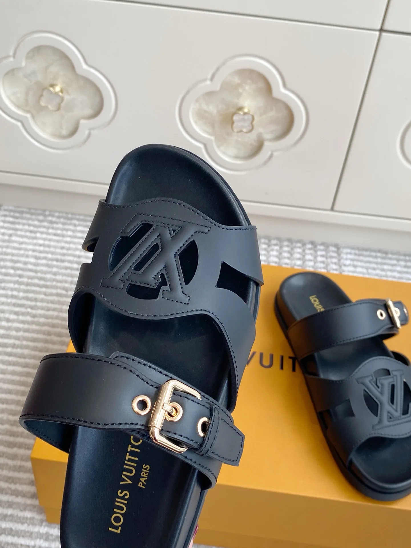 Шлепанцы Женские Louis Vuitton 17572158