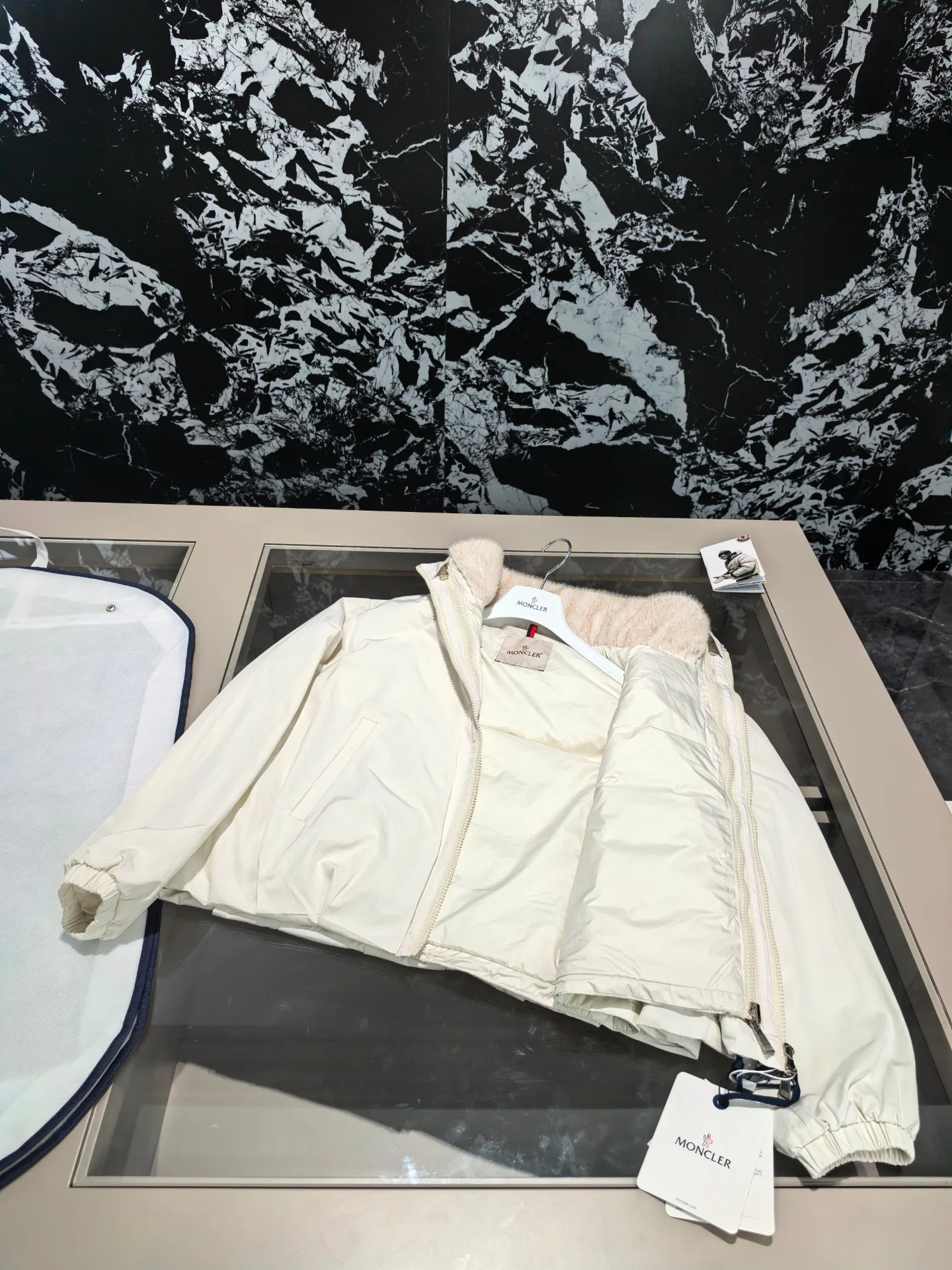 Куртки И Пуховики Женские Moncler 18725325