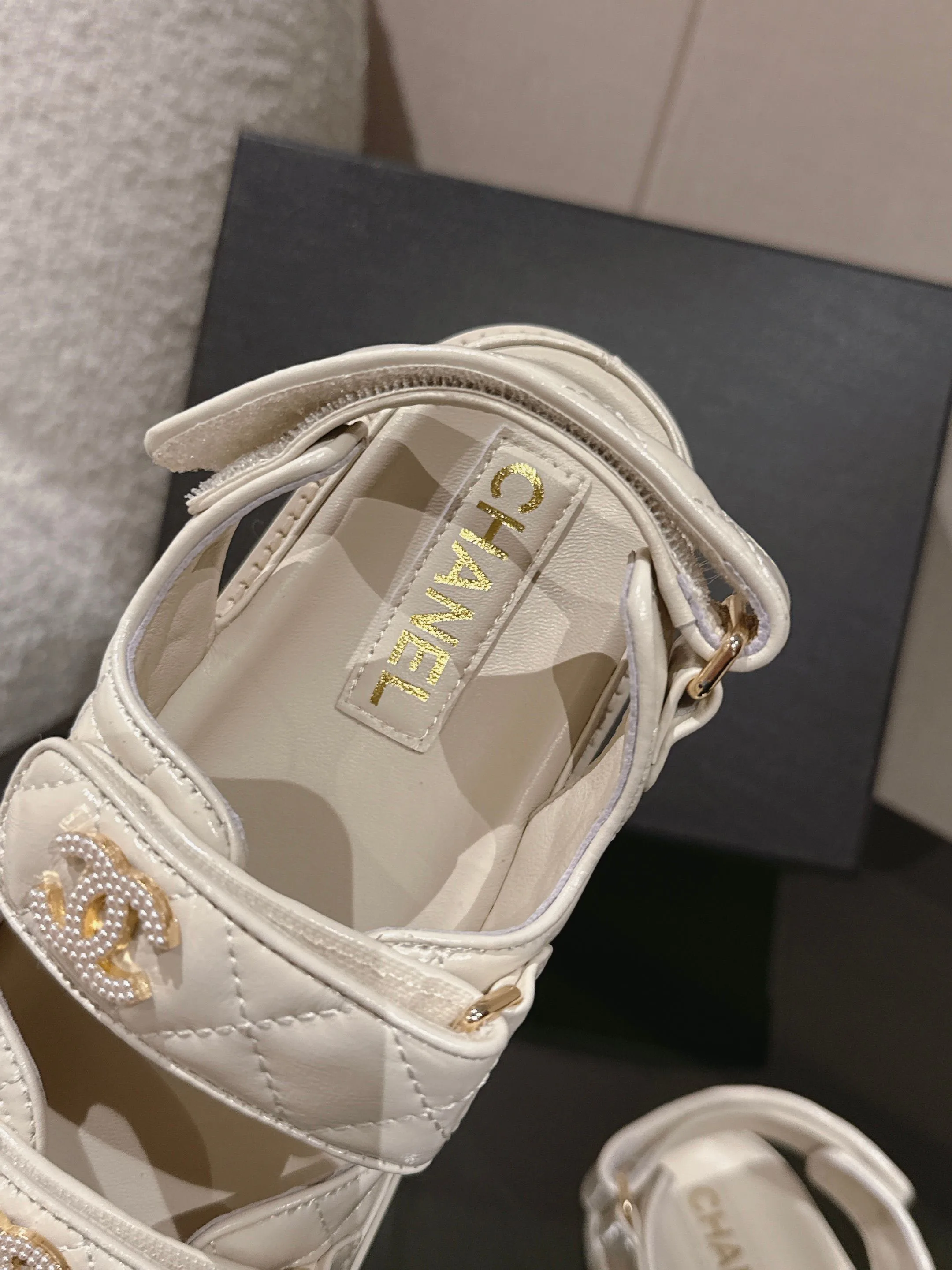 Сандалии Женские Chanel 11353649