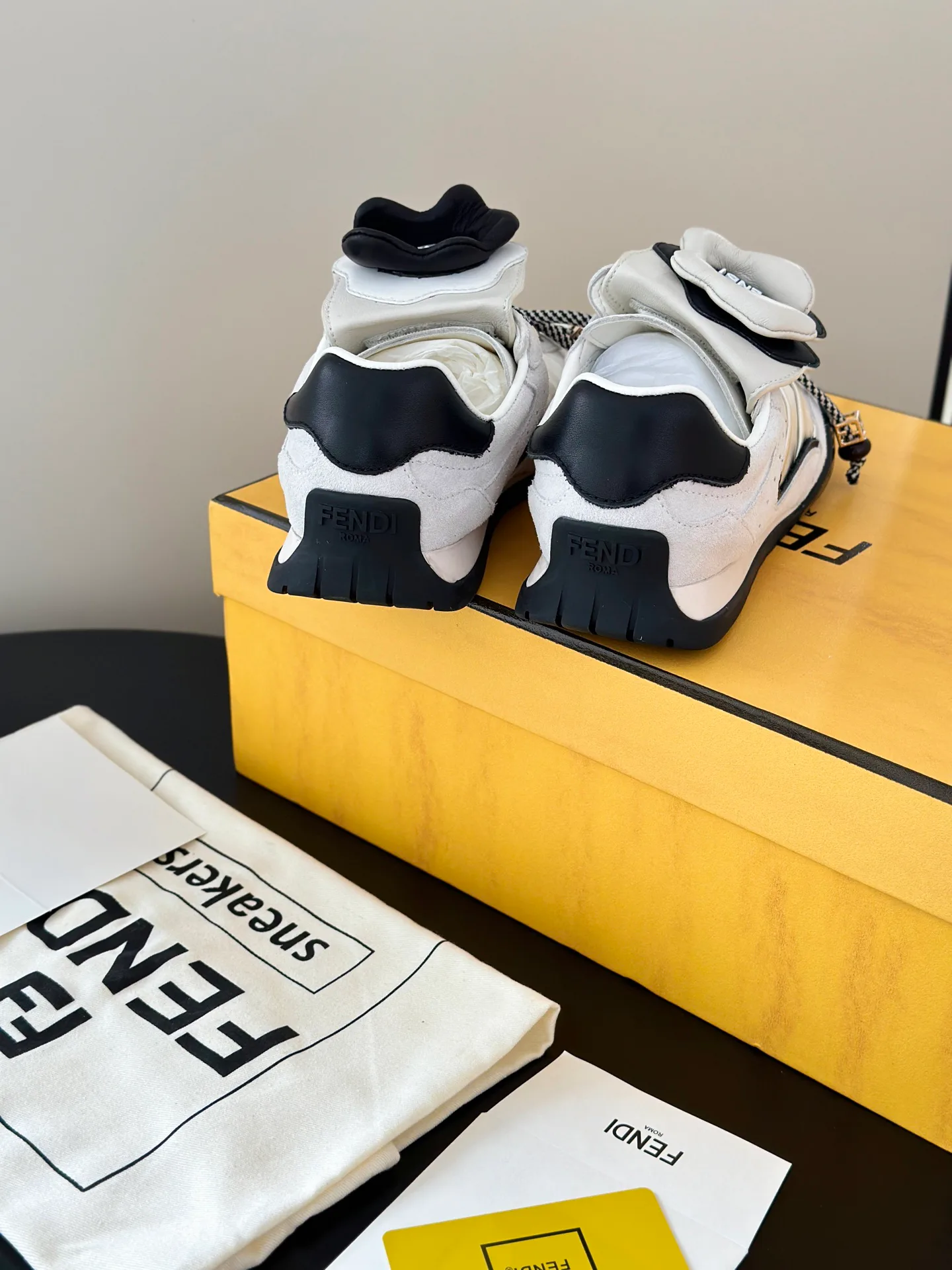 Кроссовки Женские Fendi 11886716