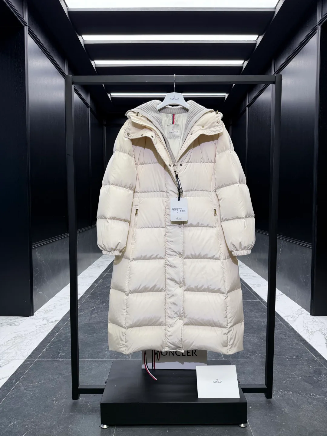 Куртки И Пуховики Женские Moncler 18528306
