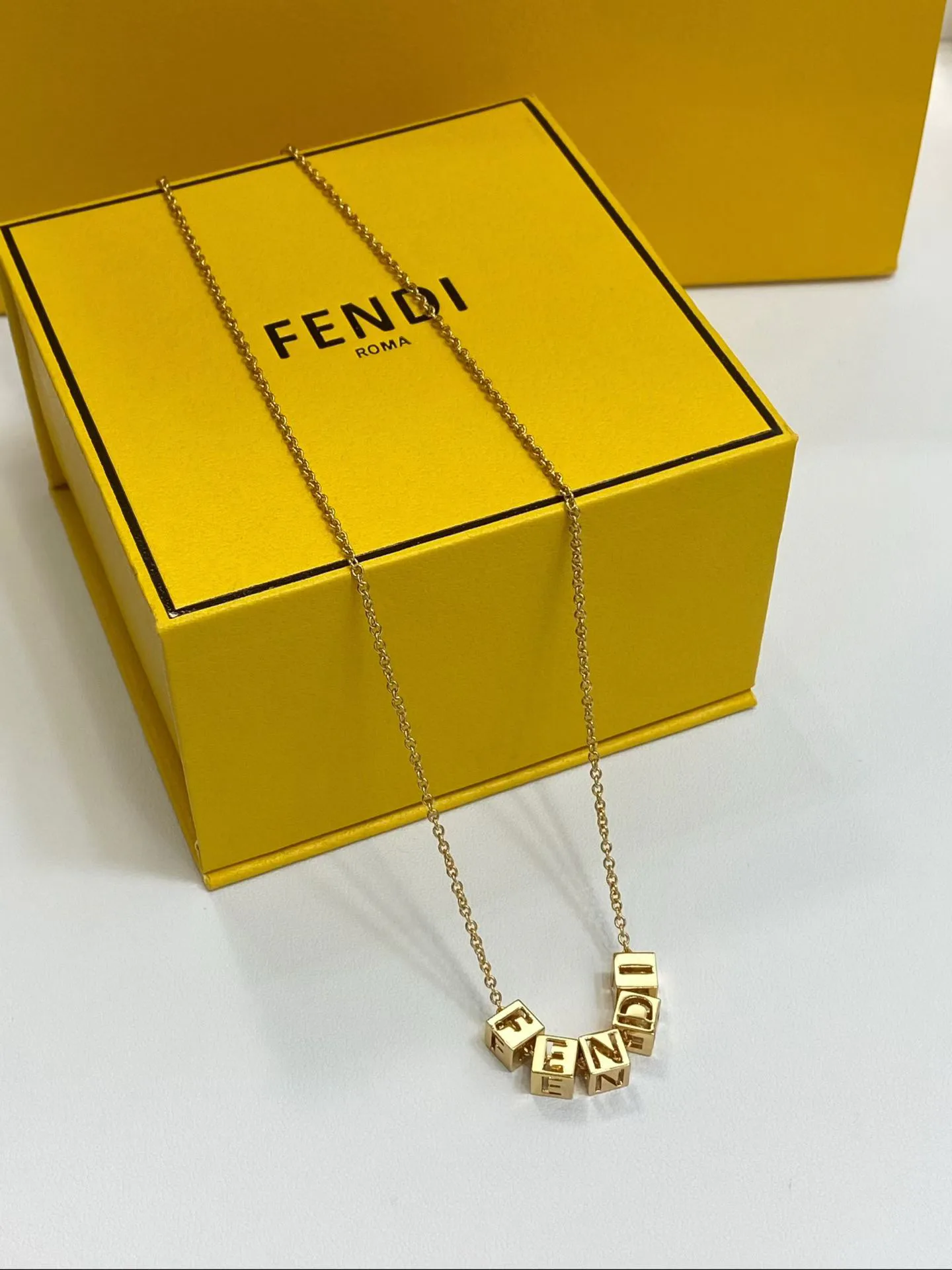 Бижутерия Fendi 18123180