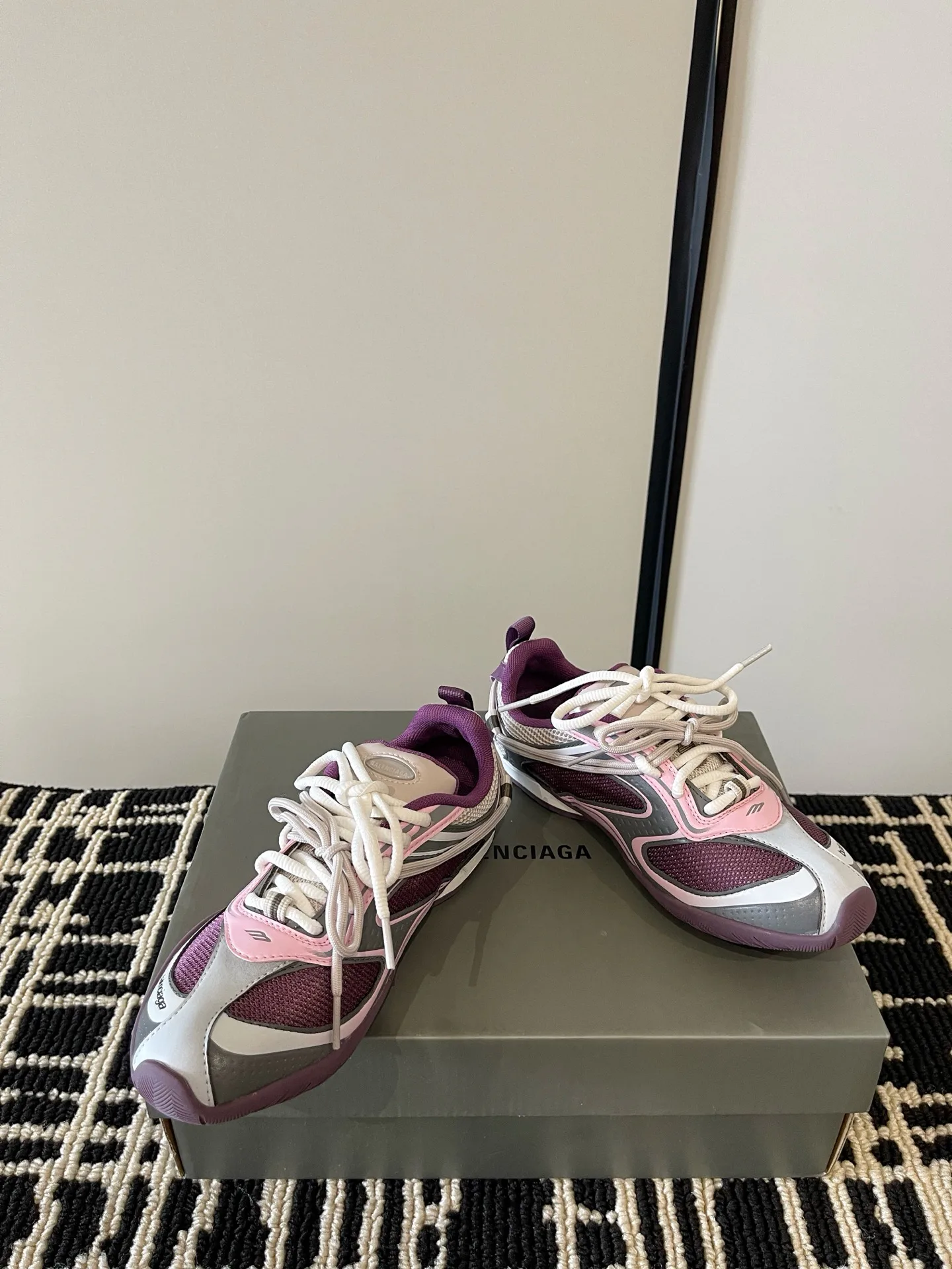 Кроссовки Женские Balenciaga 18386317