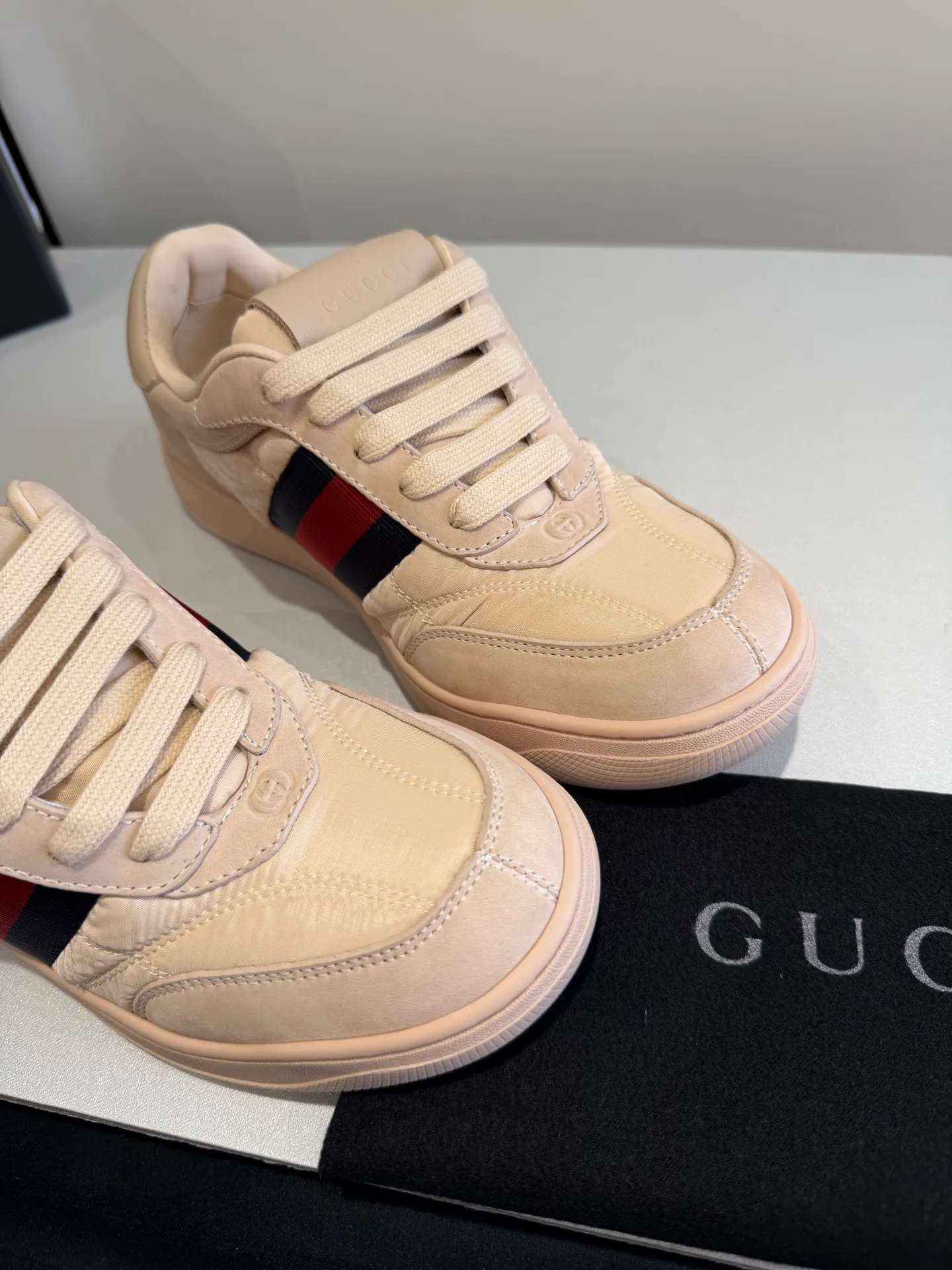 Кроссовки Женские Gucci 18369662