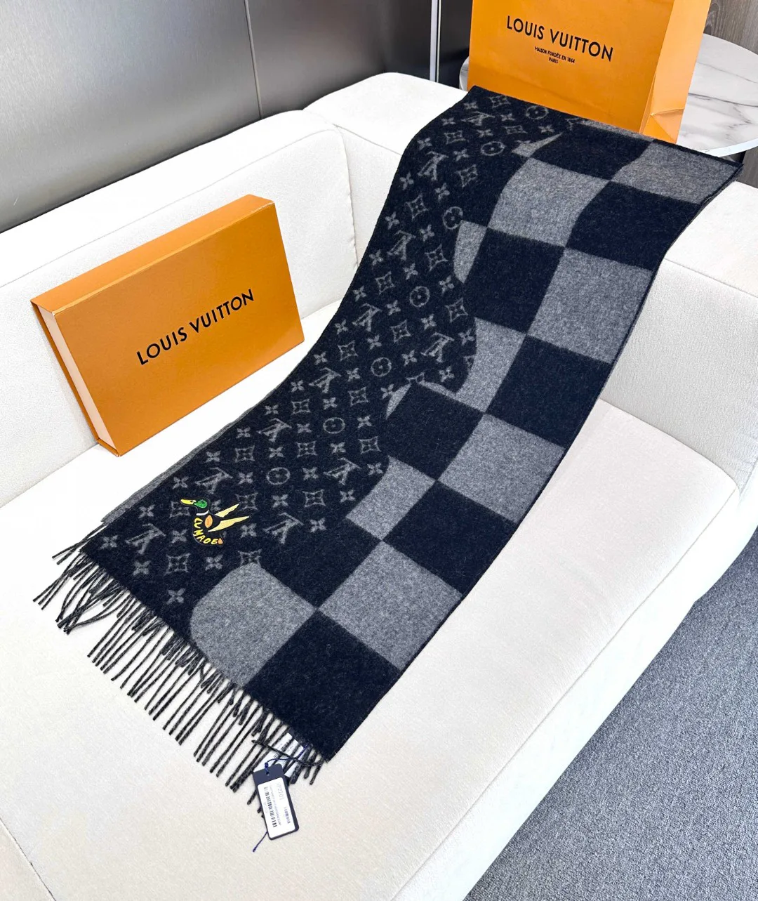 Шарфы Louis Vuitton 18222616