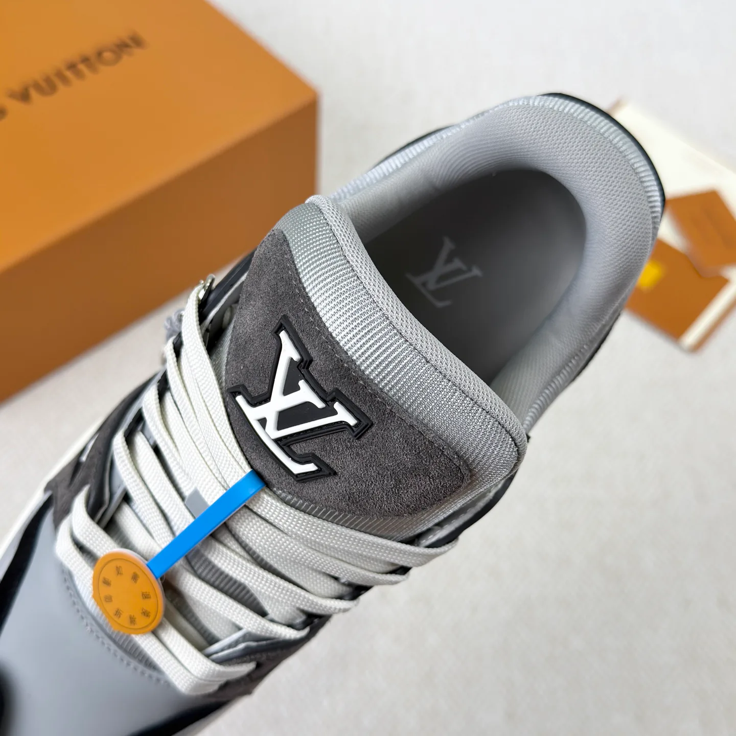 Кроссовки Женские Louis Vuitton 18892481
