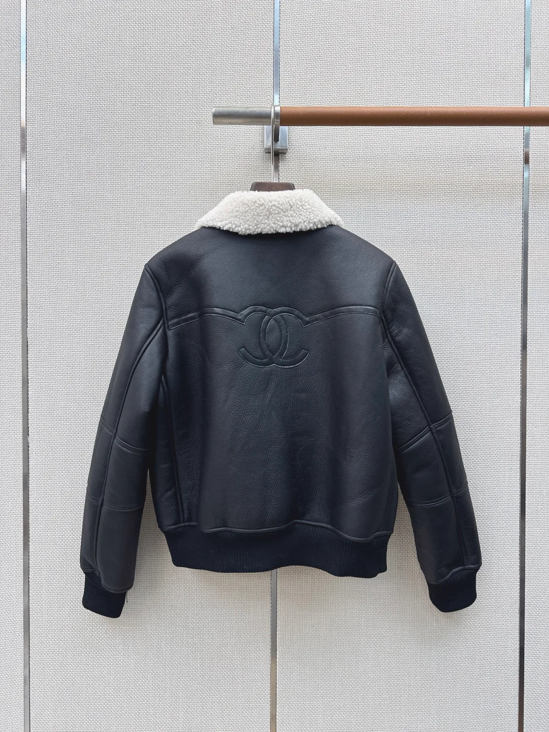 Кожаные Куртки И Дублёнки Женские Chanel 19400587
