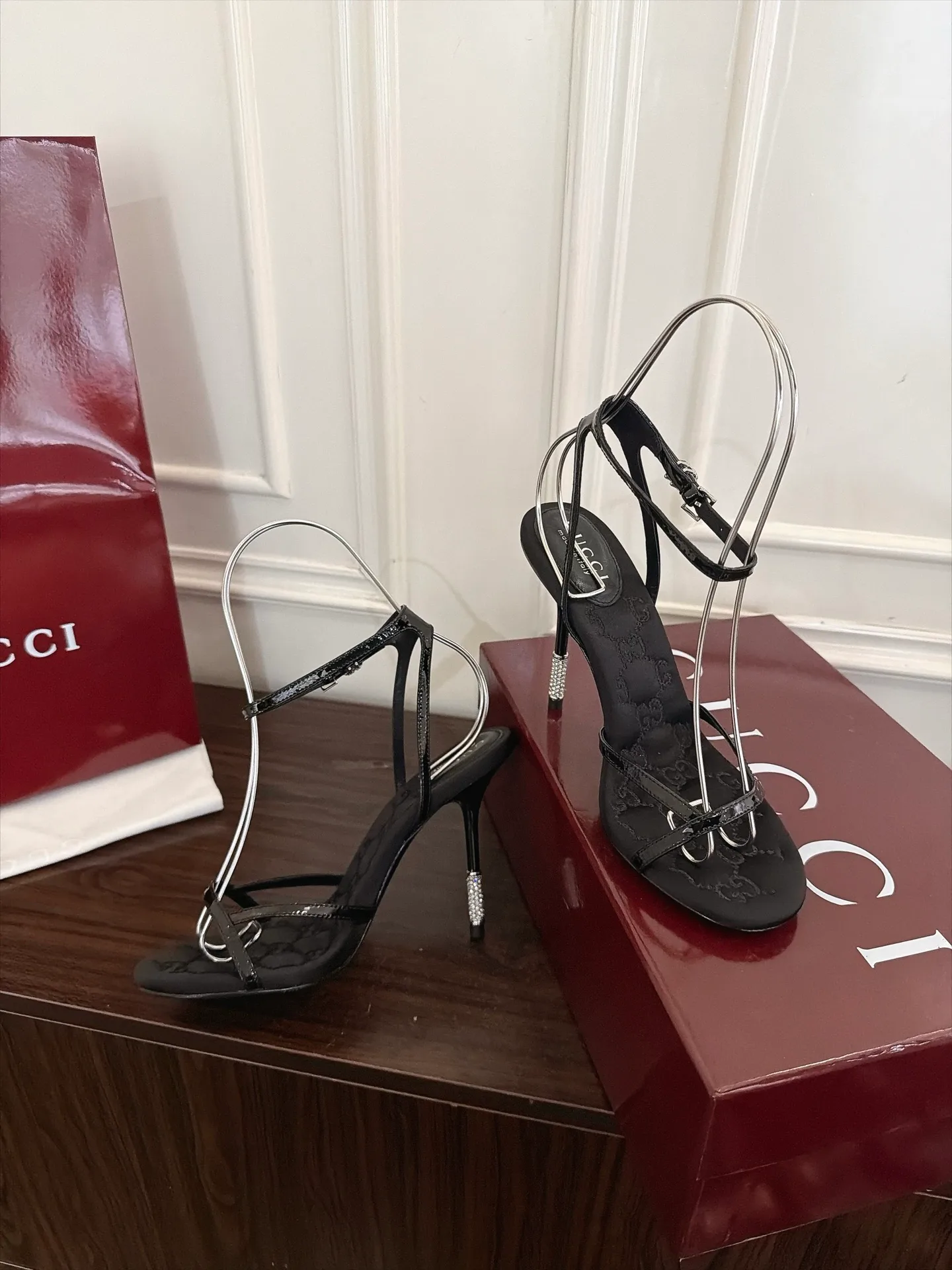 Босоножки Женские Gucci 19314655