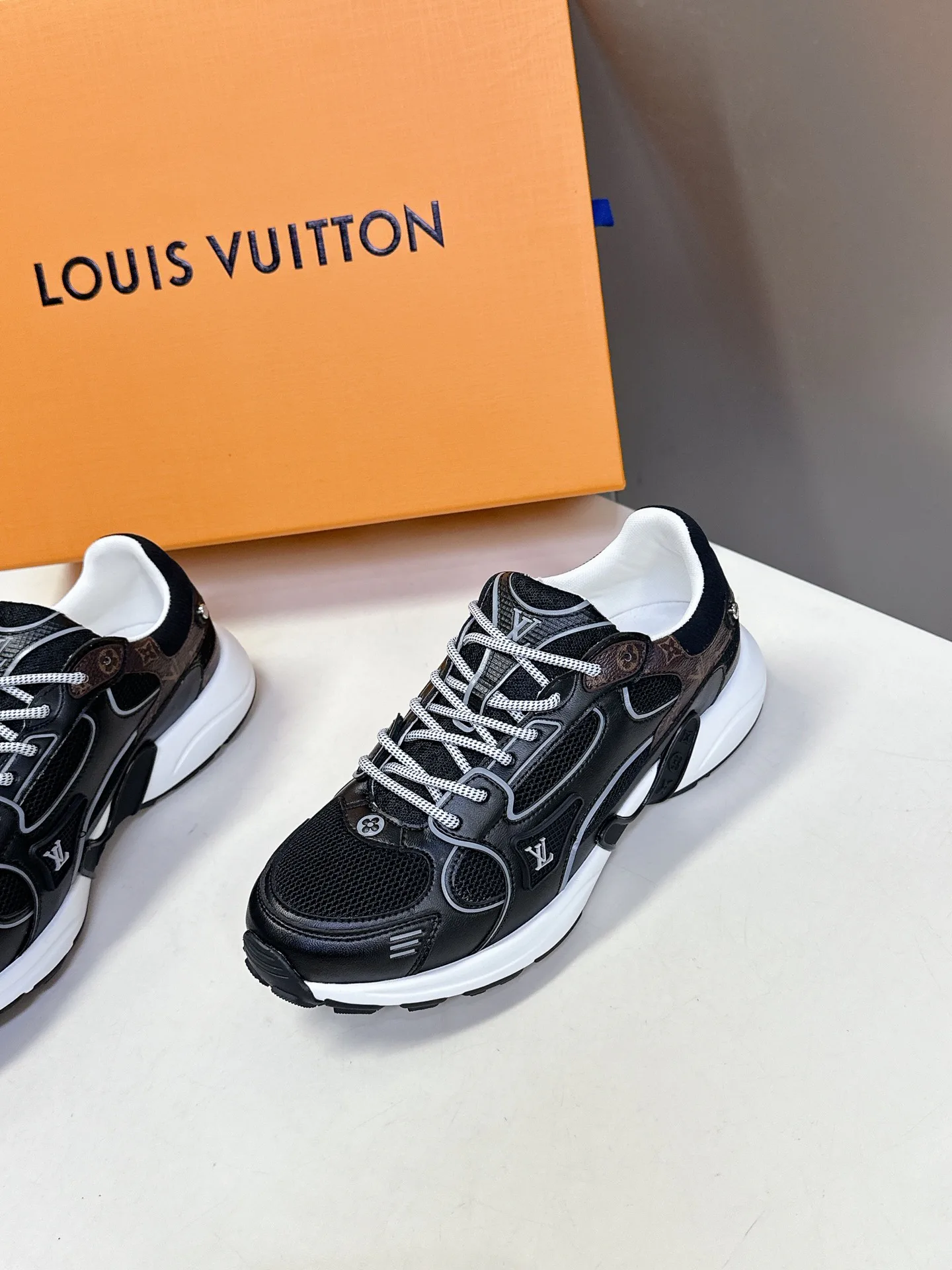 Кроссовки Женские Loewe 30077