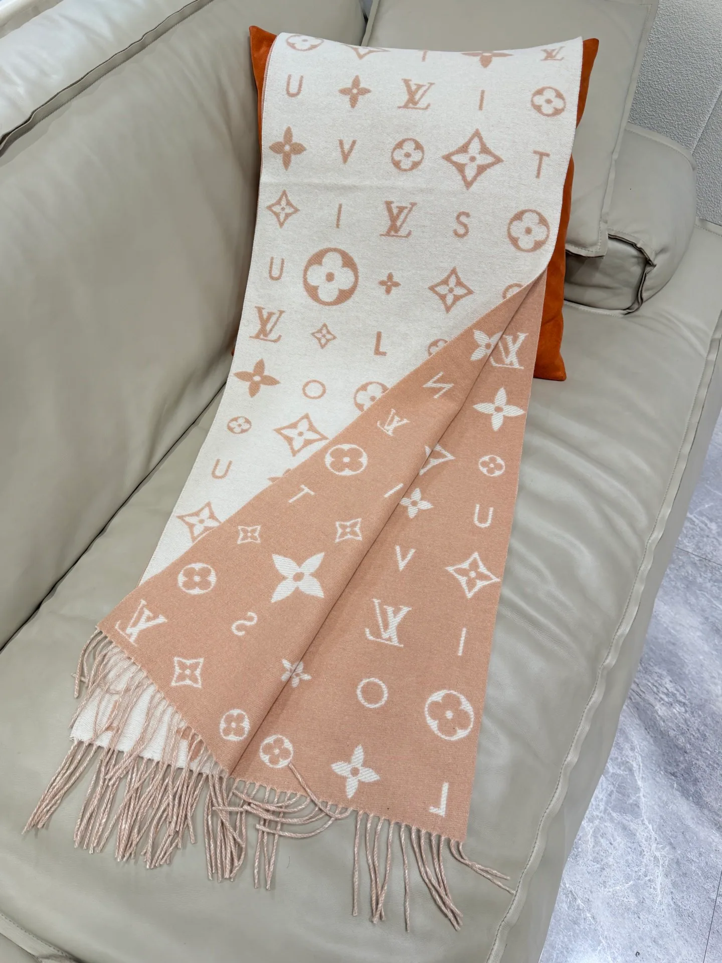 Шарфы Louis Vuitton 18426916