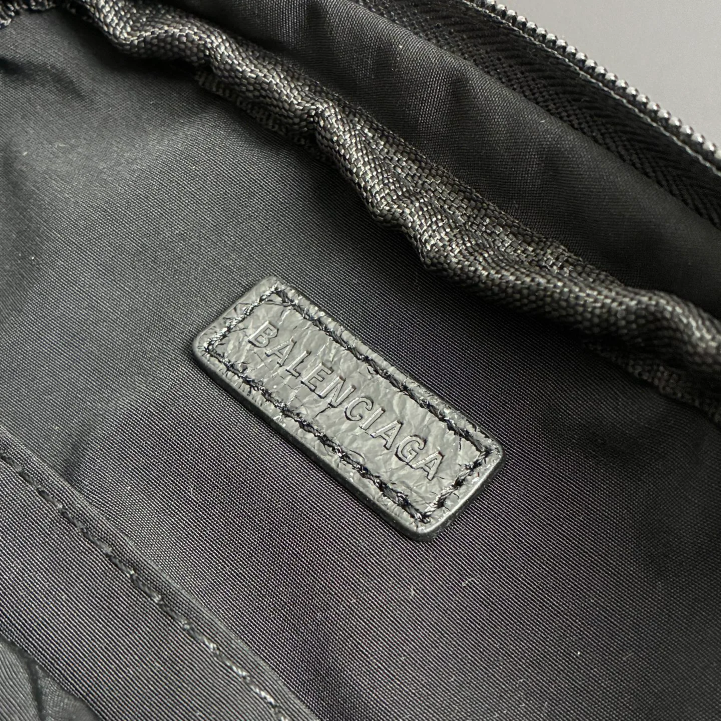Сумки На Ремне Женские Balenciaga 18136513