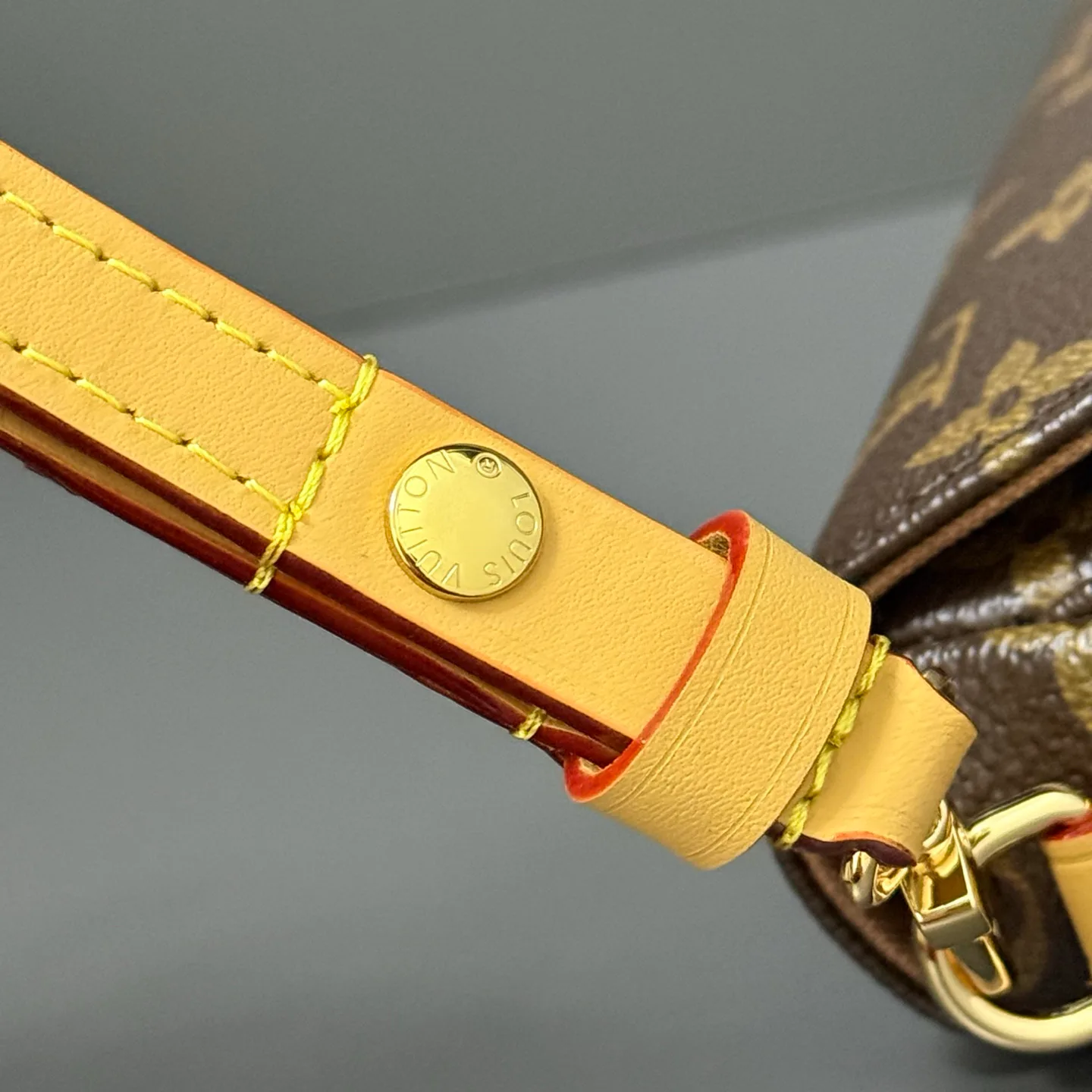 Классические Сумки Женские Louis Vuitton 18153138