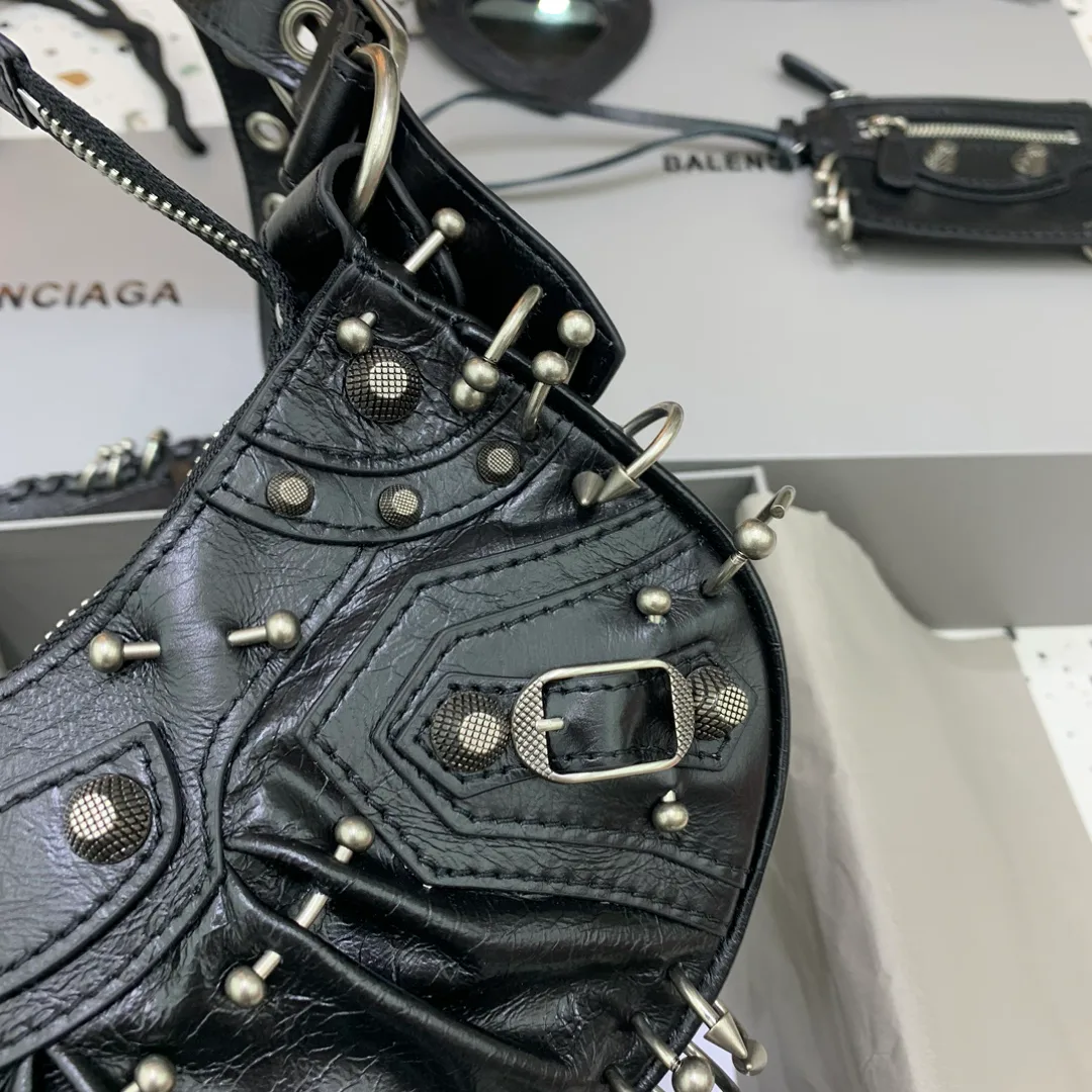Сумки На Ремне Женские Balenciaga 11479404