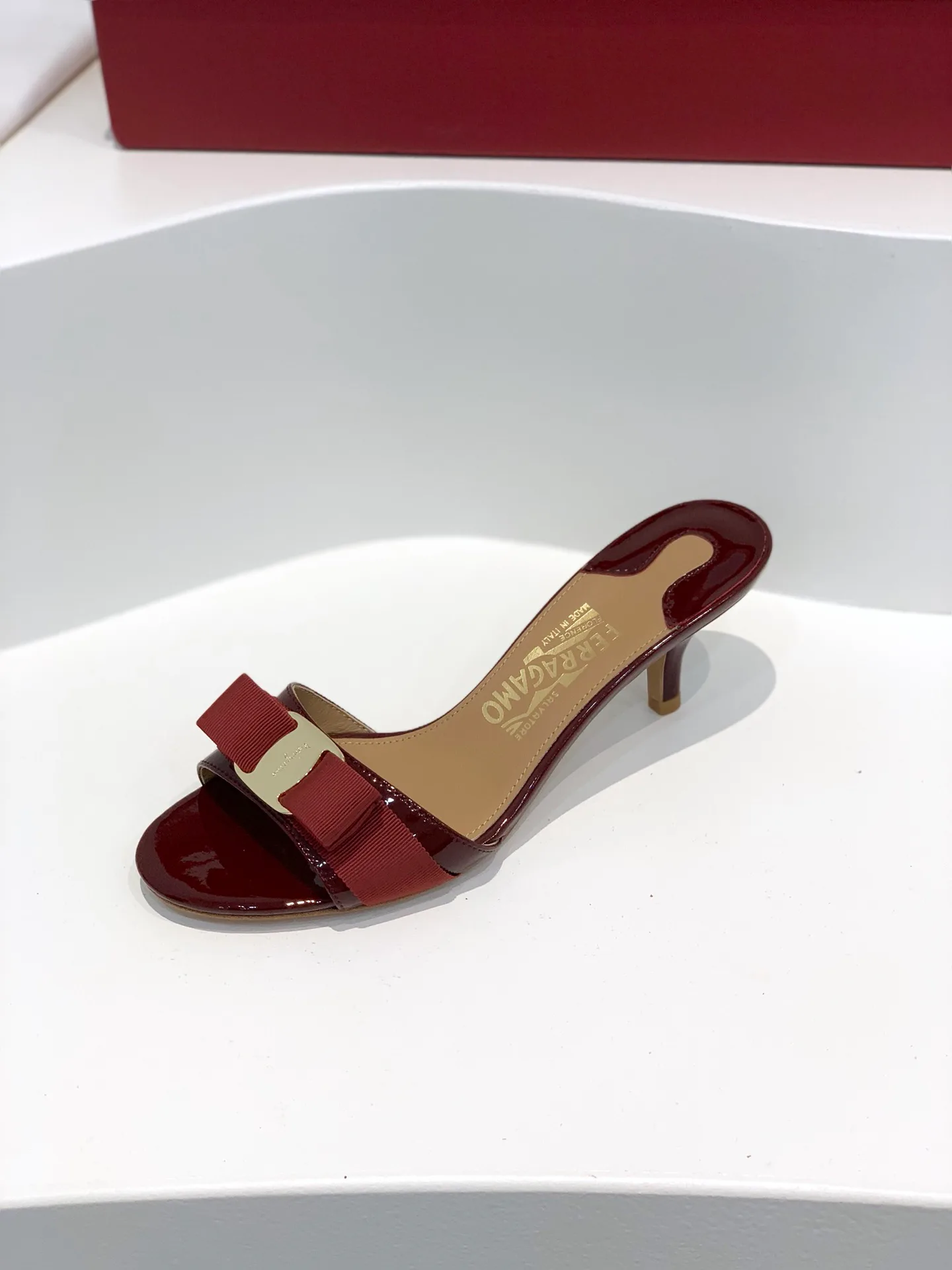 Босоножки Женские Salvatore Ferragamo 17642544