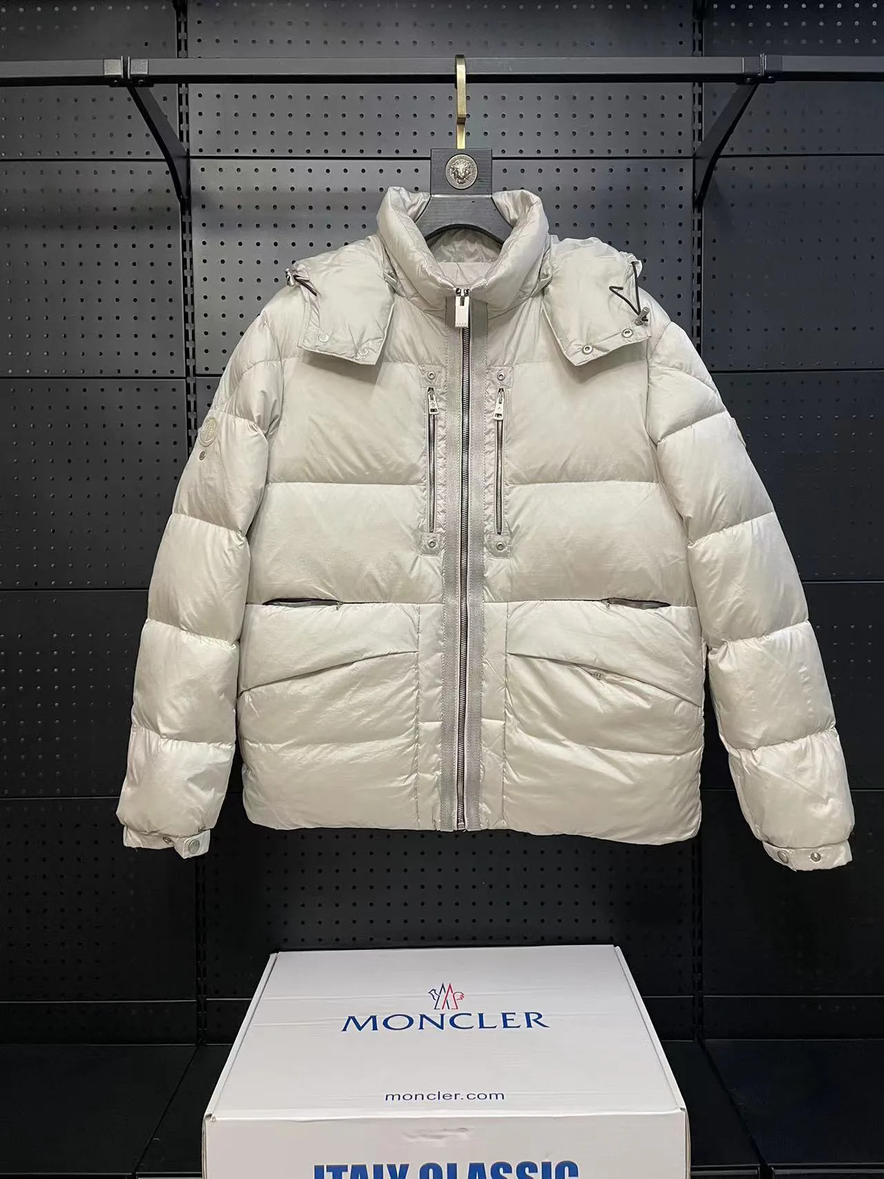 Куртки И Пуховики Мужские Moncler 384111