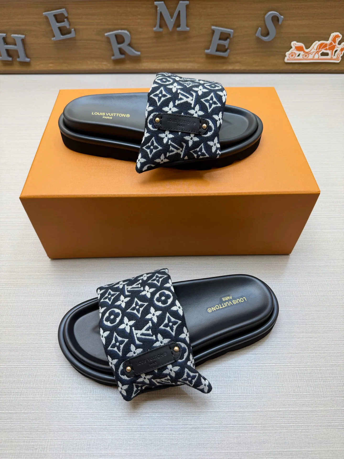 Шлепанцы Женские Louis Vuitton 18011826