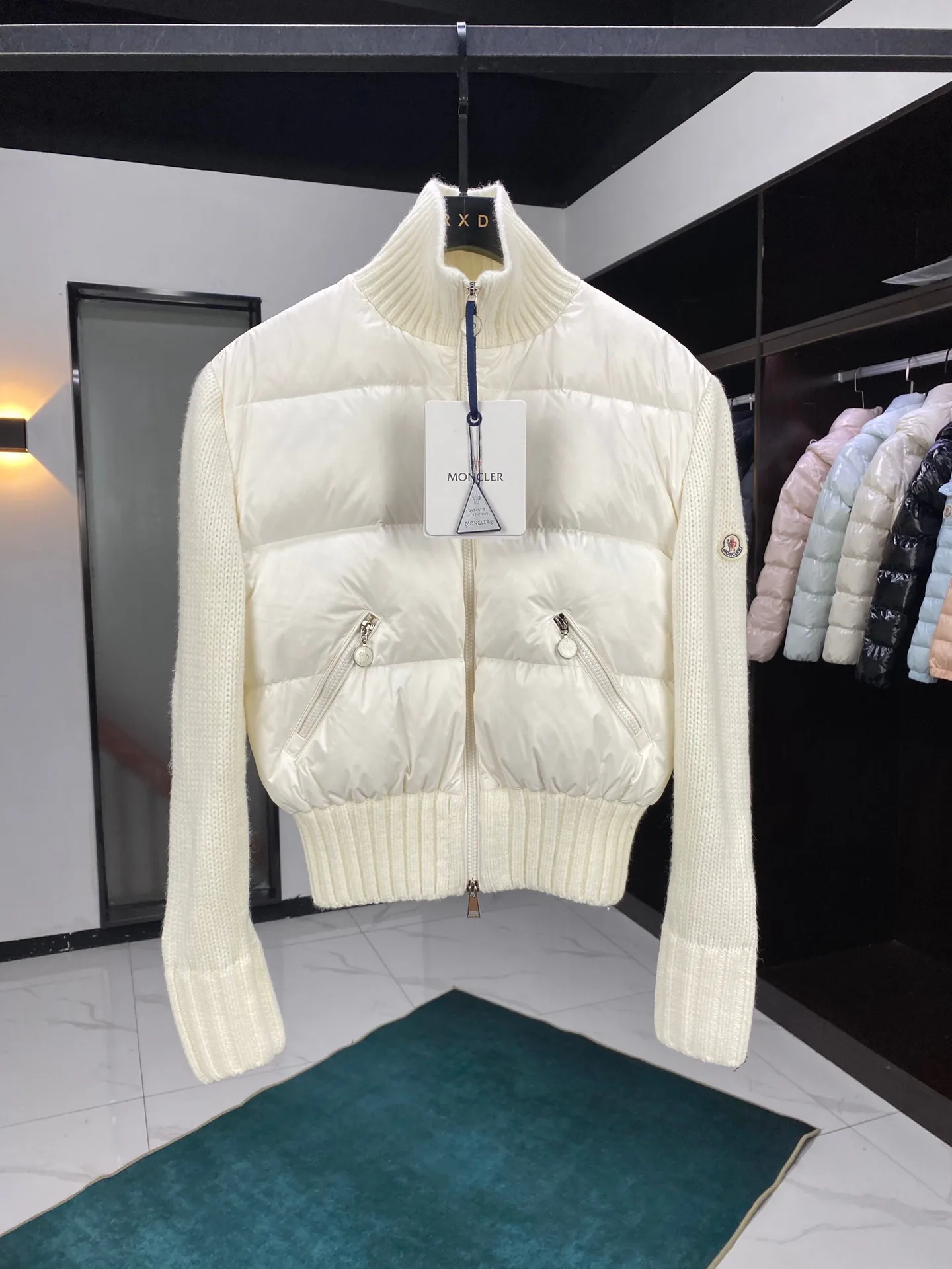 Куртки И Пуховики Женские Moncler 19737037
