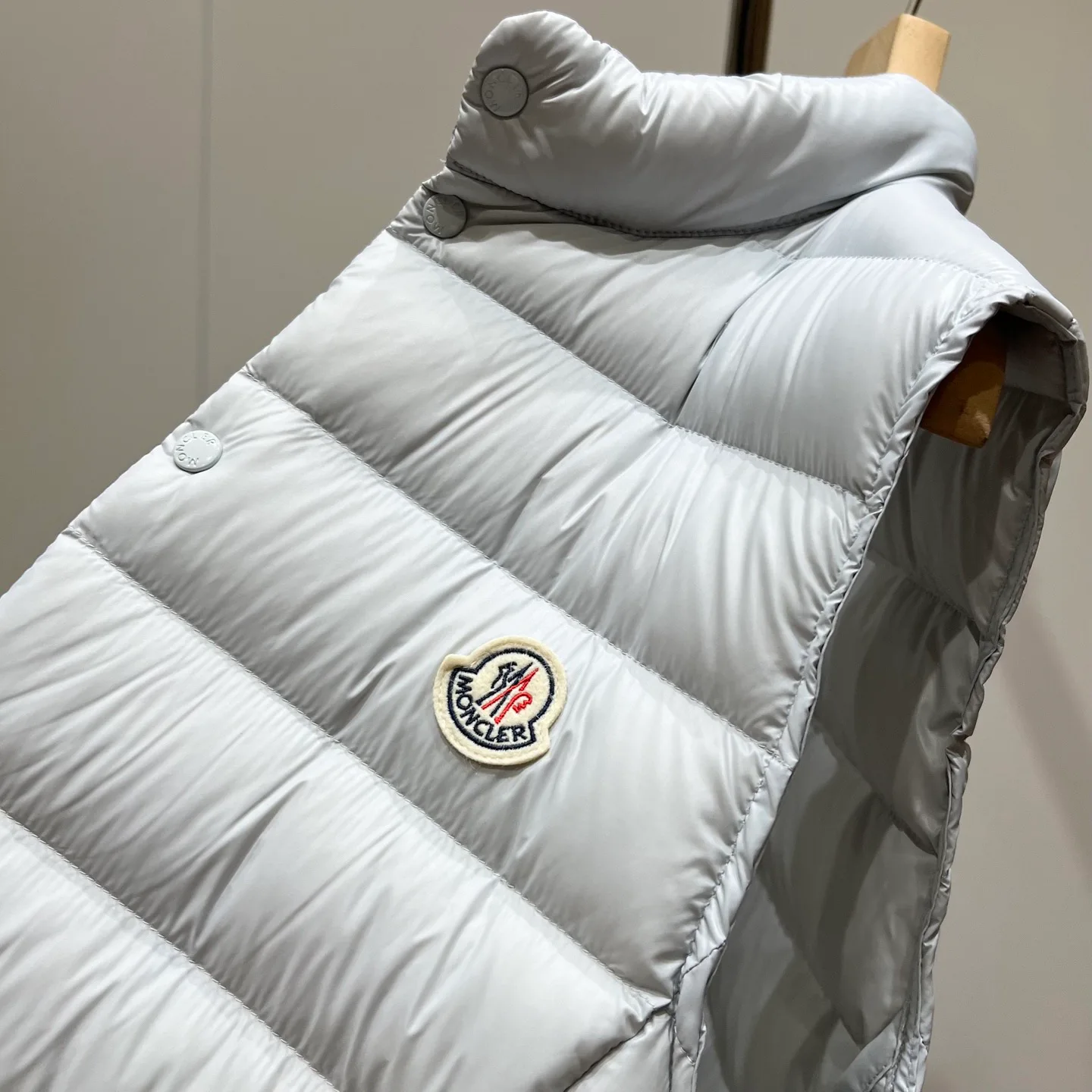 Жилеты Женские Moncler 18110908