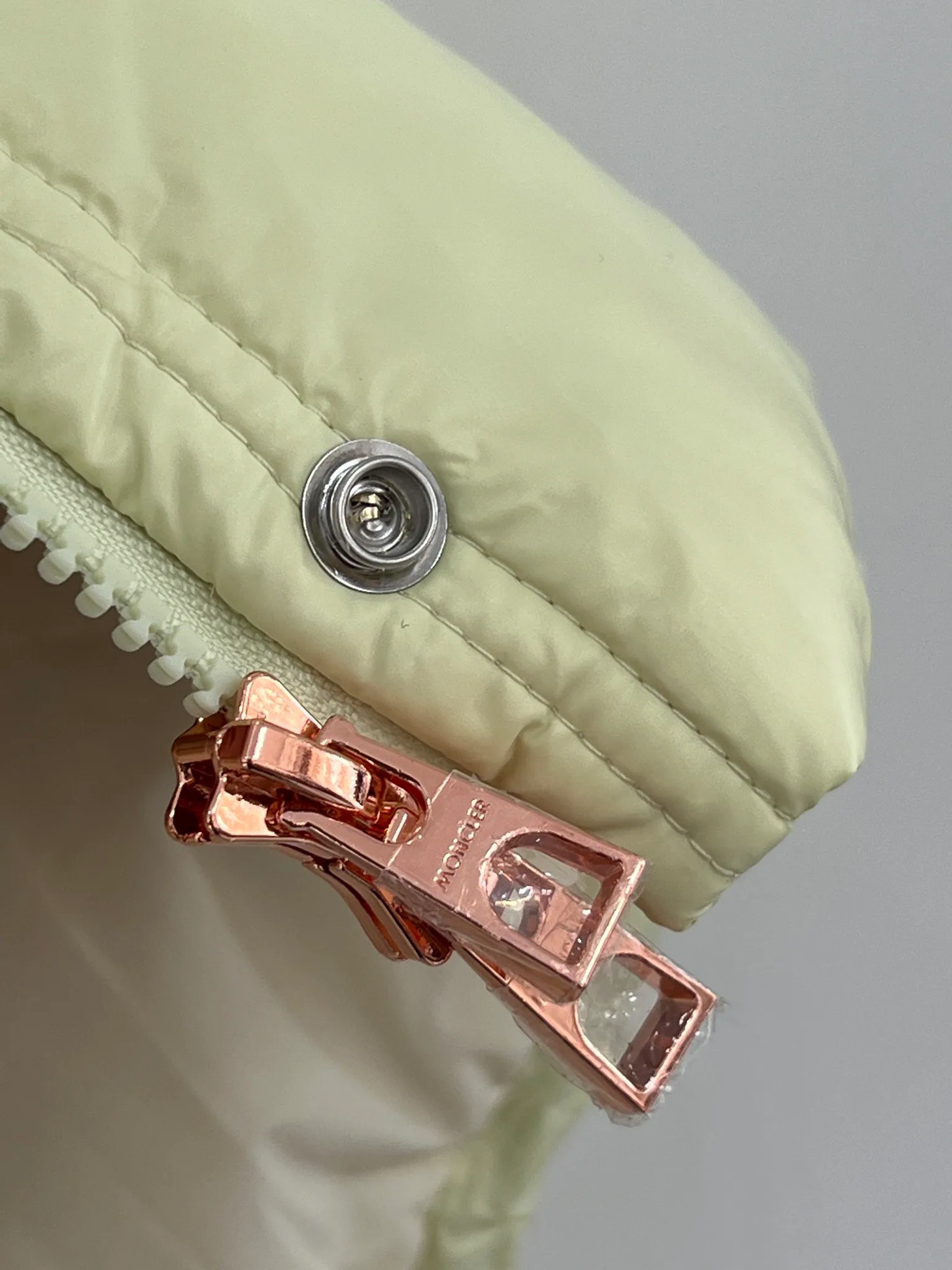 Жилеты Женские Moncler 18416171