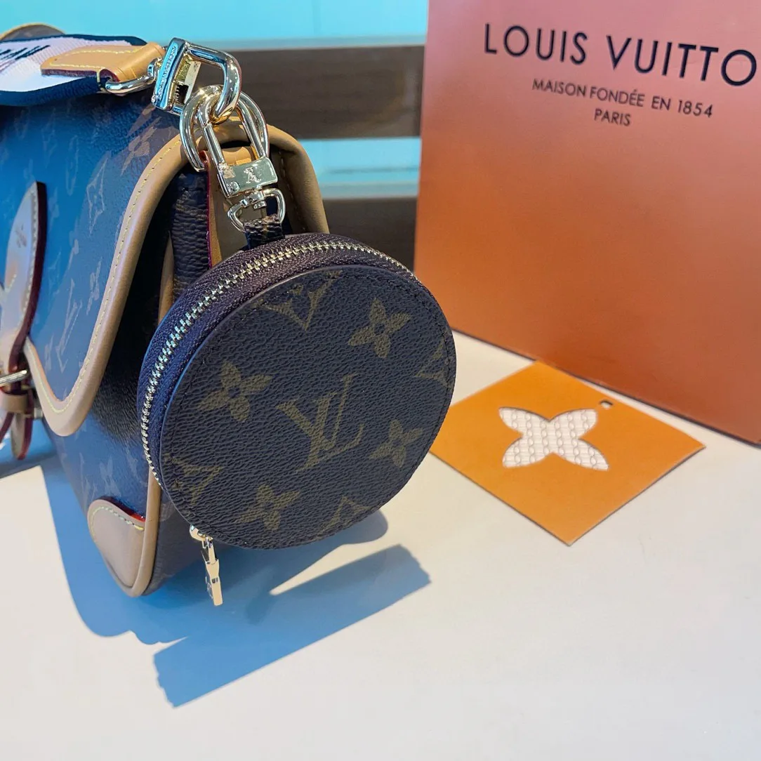 Клатчи Женские Louis Vuitton 14337174