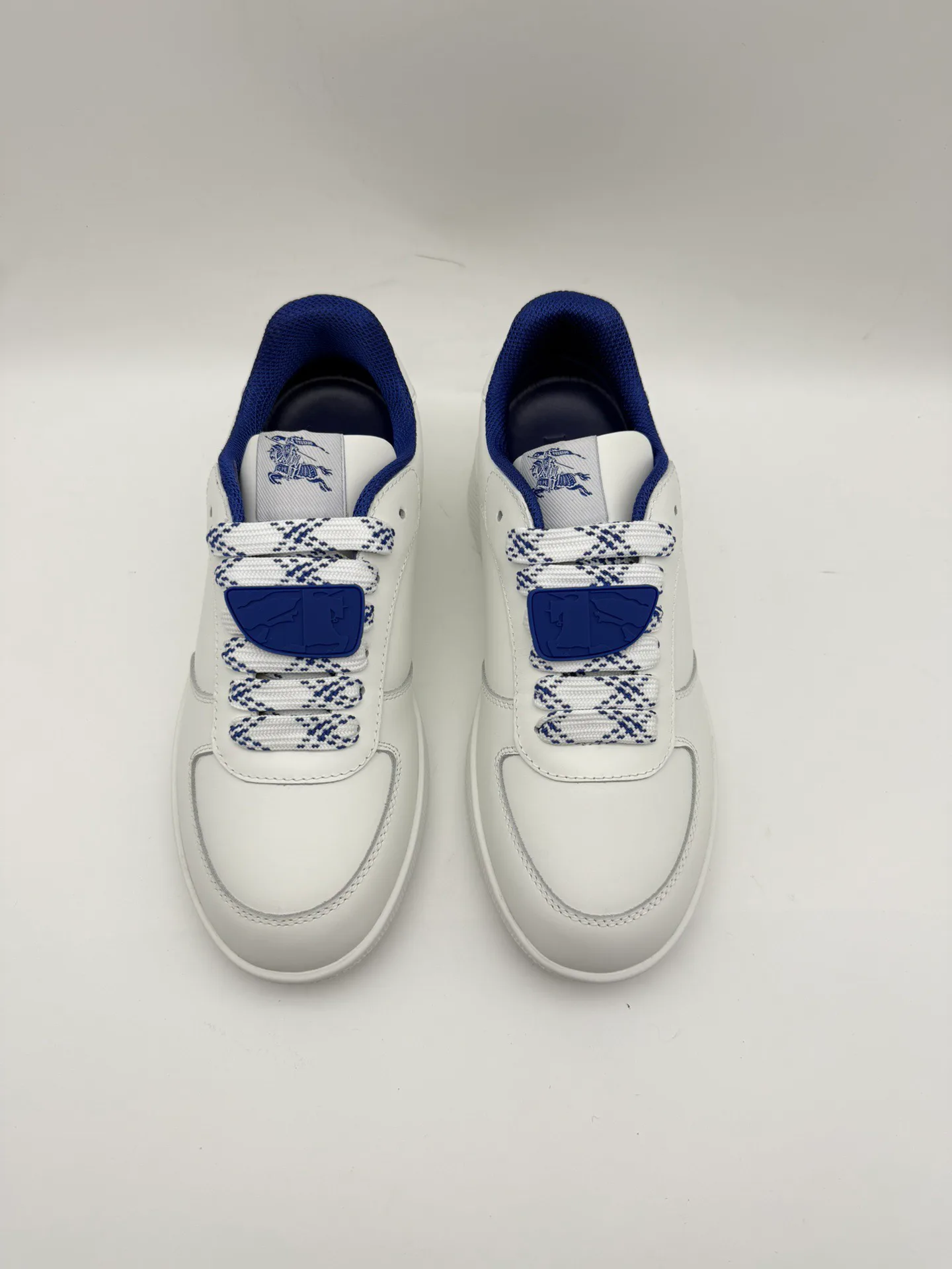 Кроссовки Женские Burberry 18589213