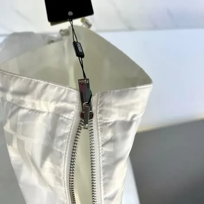 Куртки И Пуховики Женские Fendi 558482