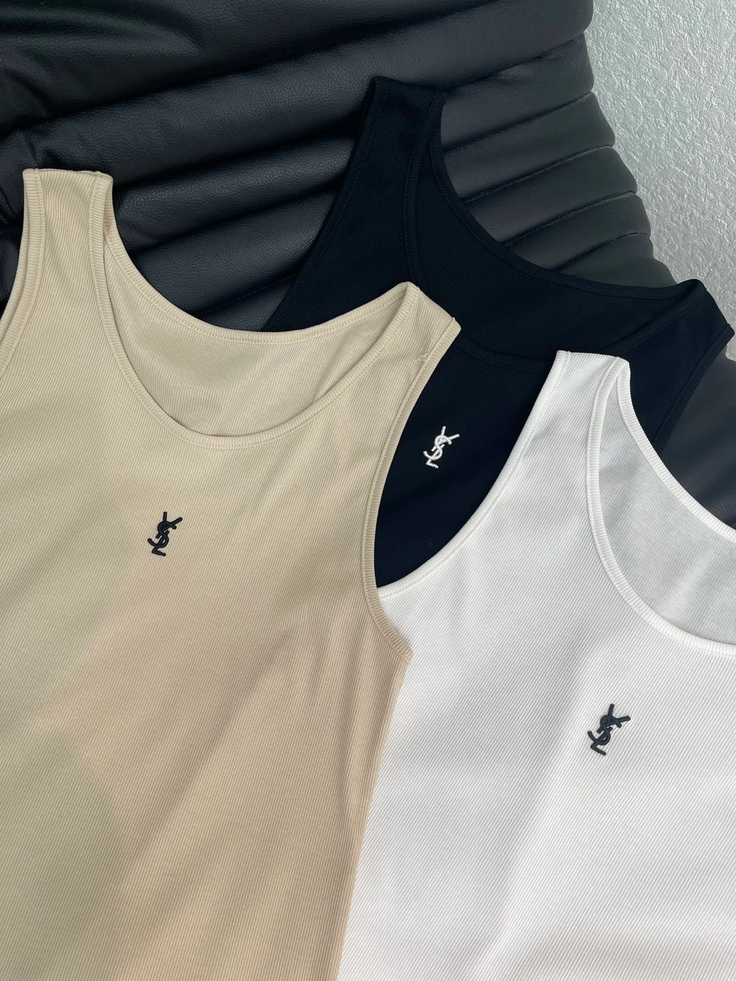Топы Женские Saint Laurent 13273252