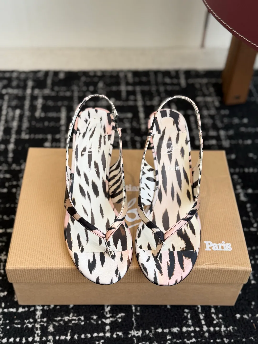 Босоножки Женские Christian Louboutin 18843459