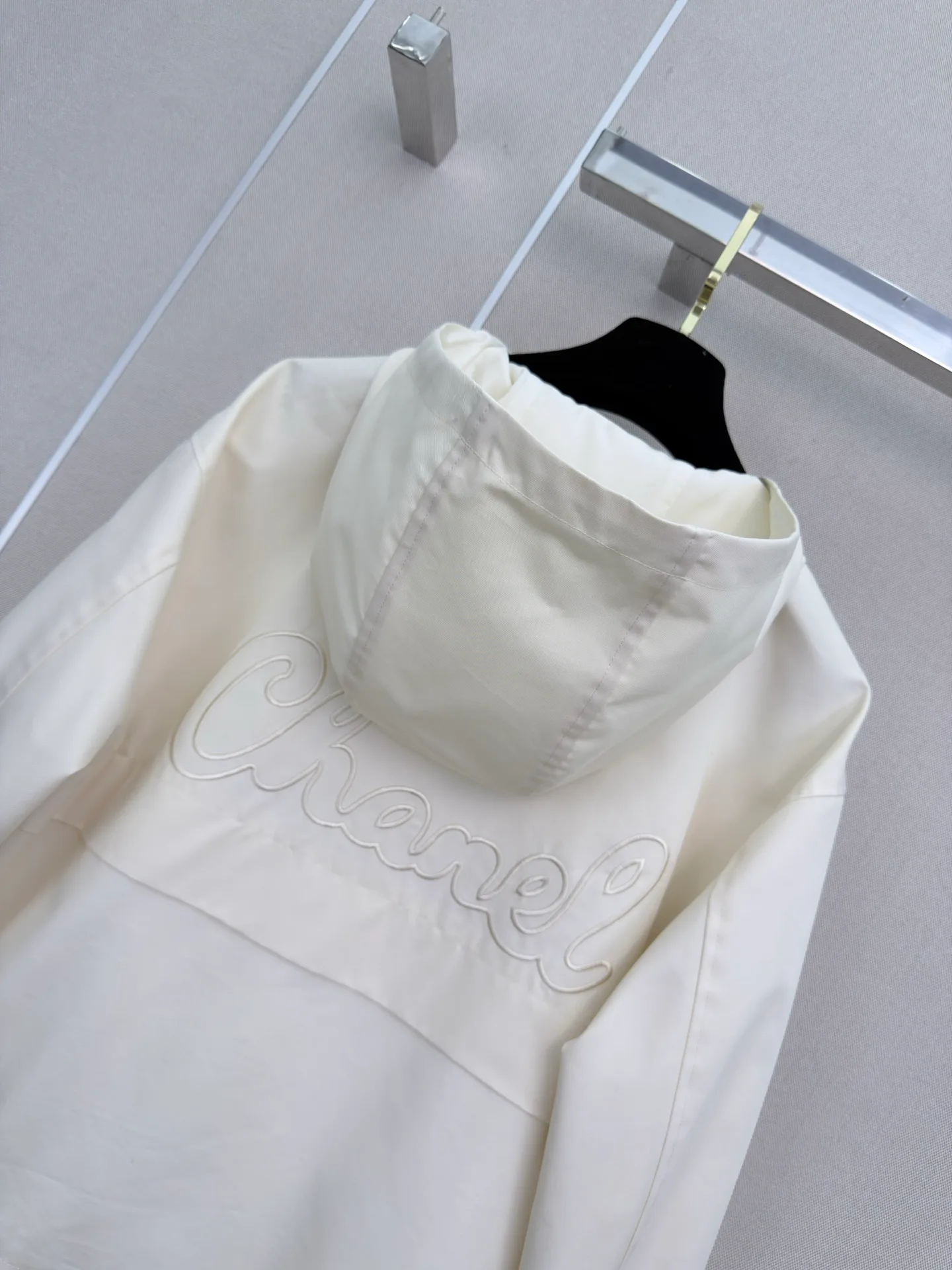 Куртки И Пуховики Женские Chanel 18599092