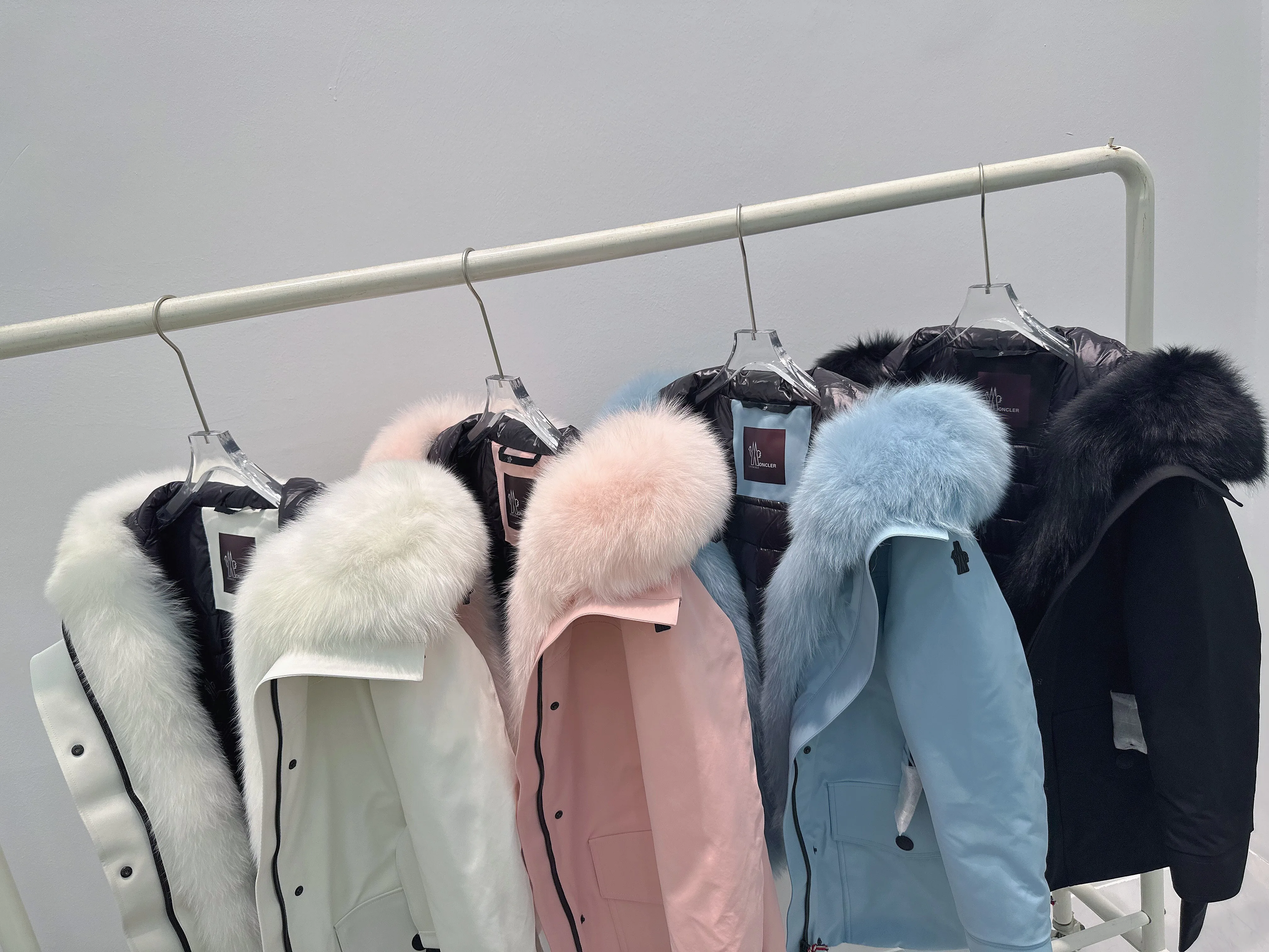 Куртки И Пуховики Женские Moncler 18710217