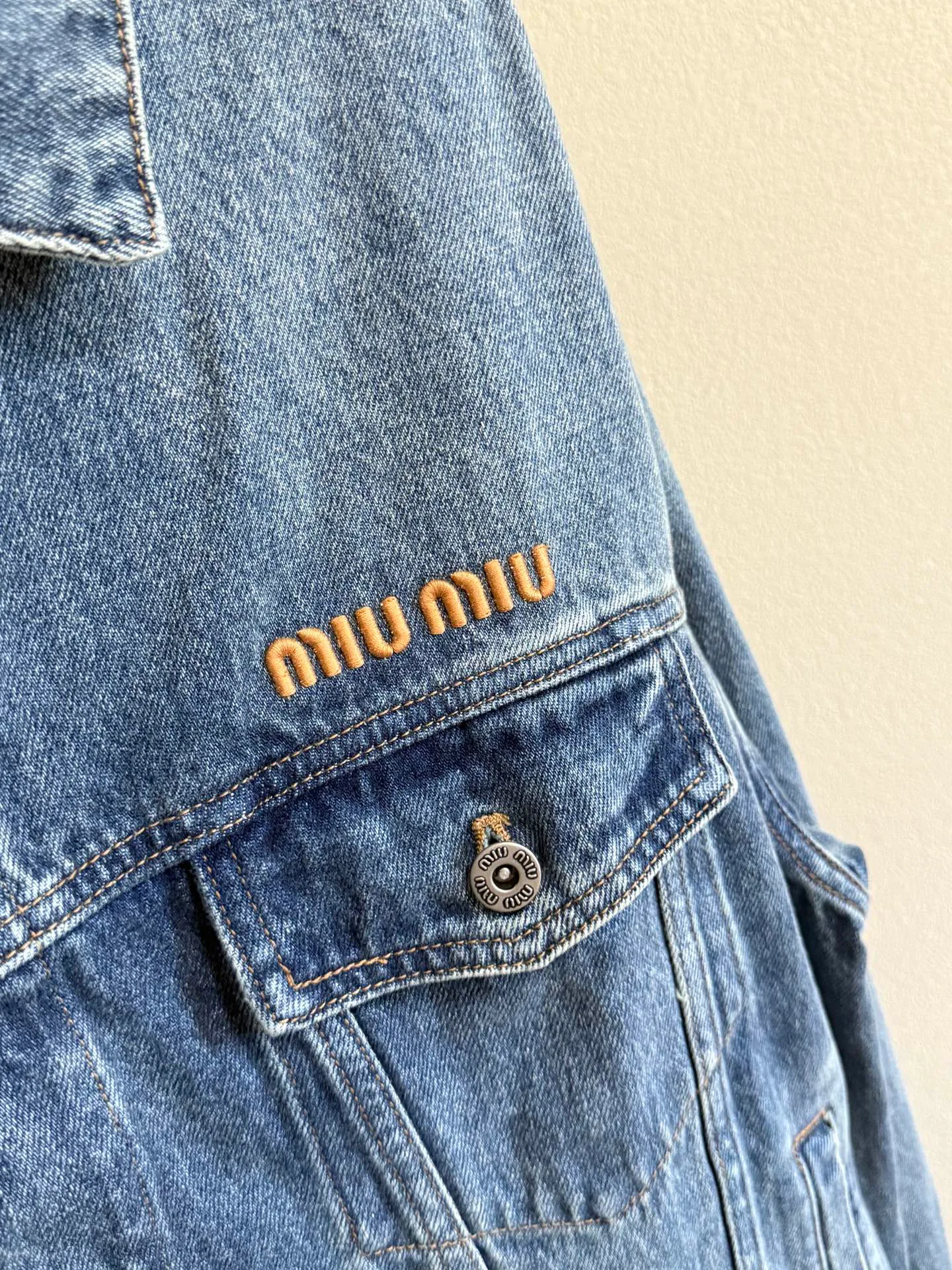 Куртки И Пуховики Женские Miu Miu 17969553