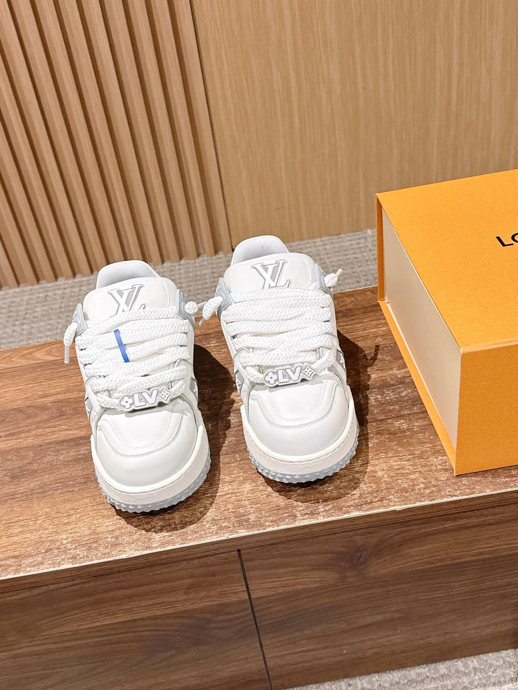 Кроссовки Женские Louis Vuitton 4269603