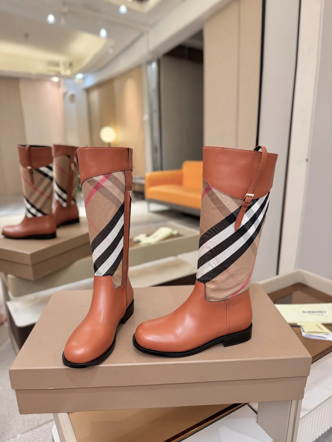 Сапоги Женские Burberry 20104744