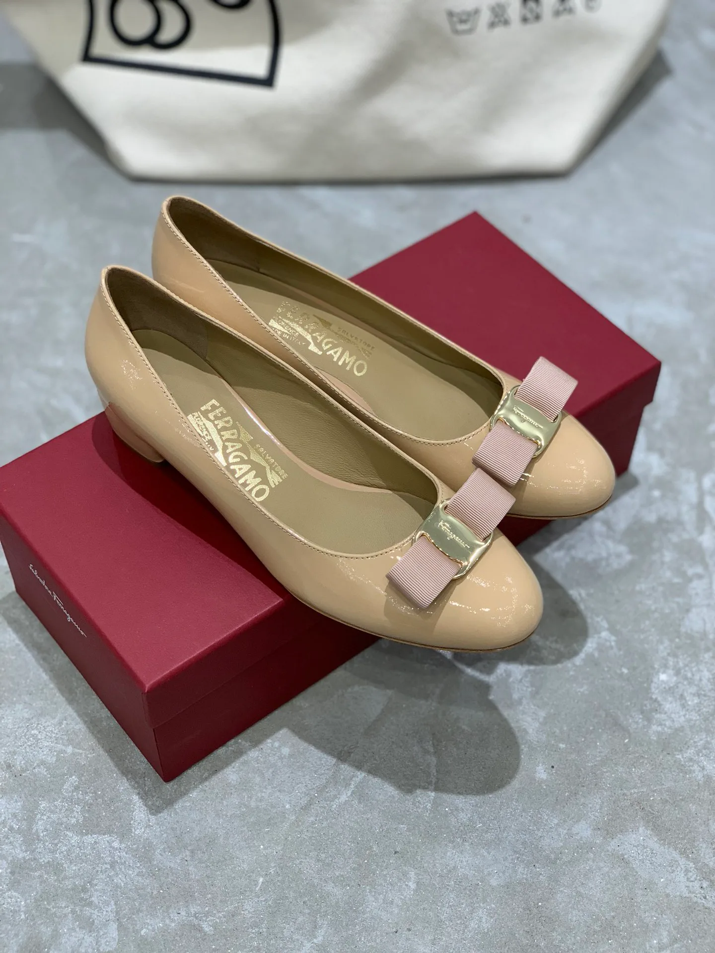 Балетки Женские Salvatore Ferragamo 18340674