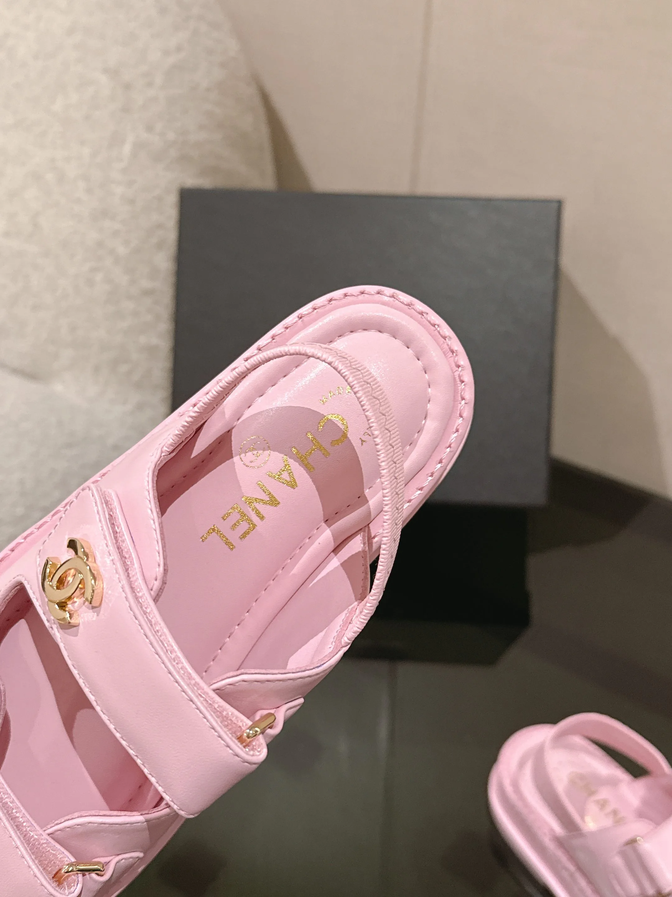 Сандалии Женские Chanel 13571423
