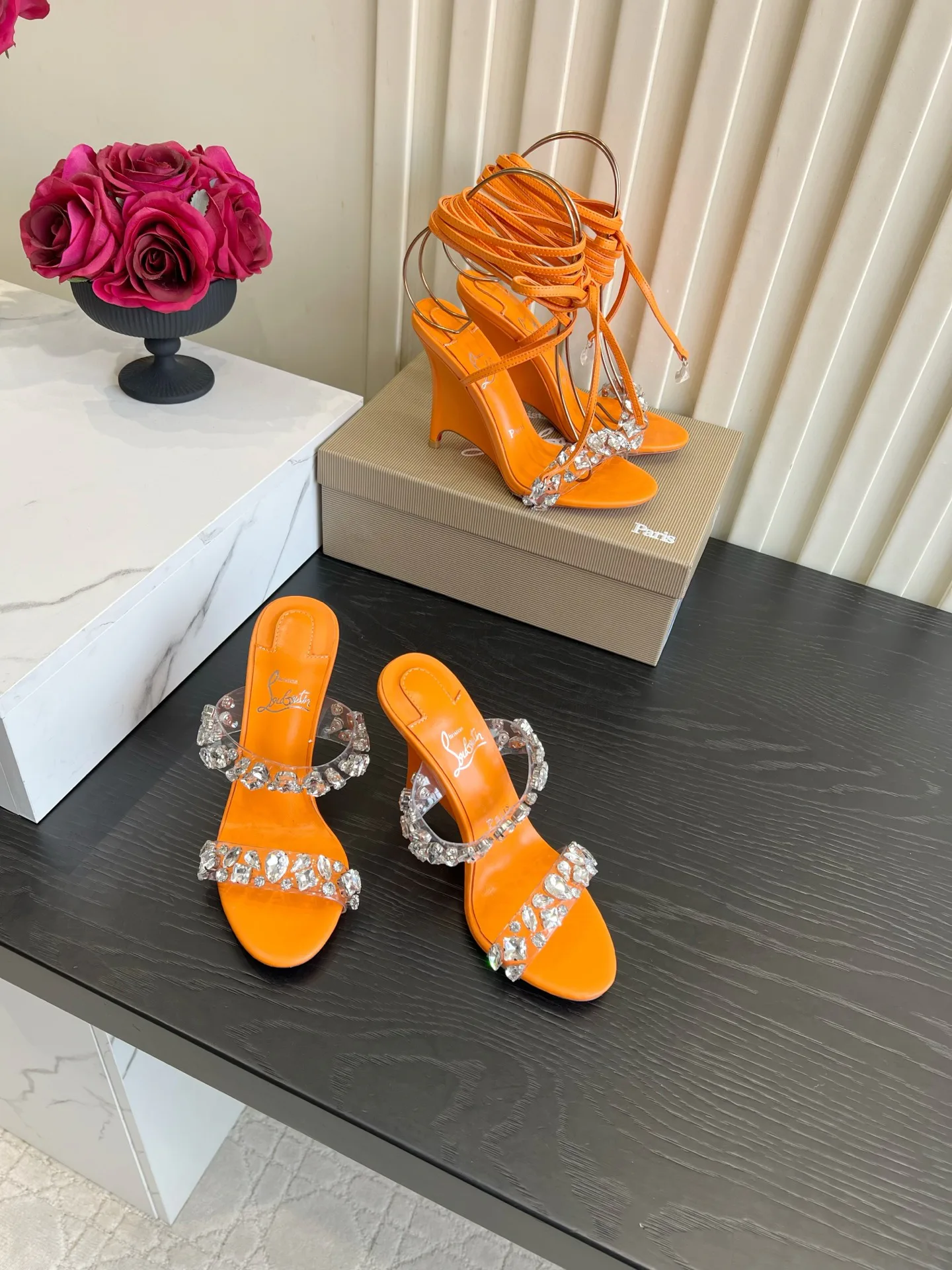 Босоножки Женские Christian Louboutin 18614262