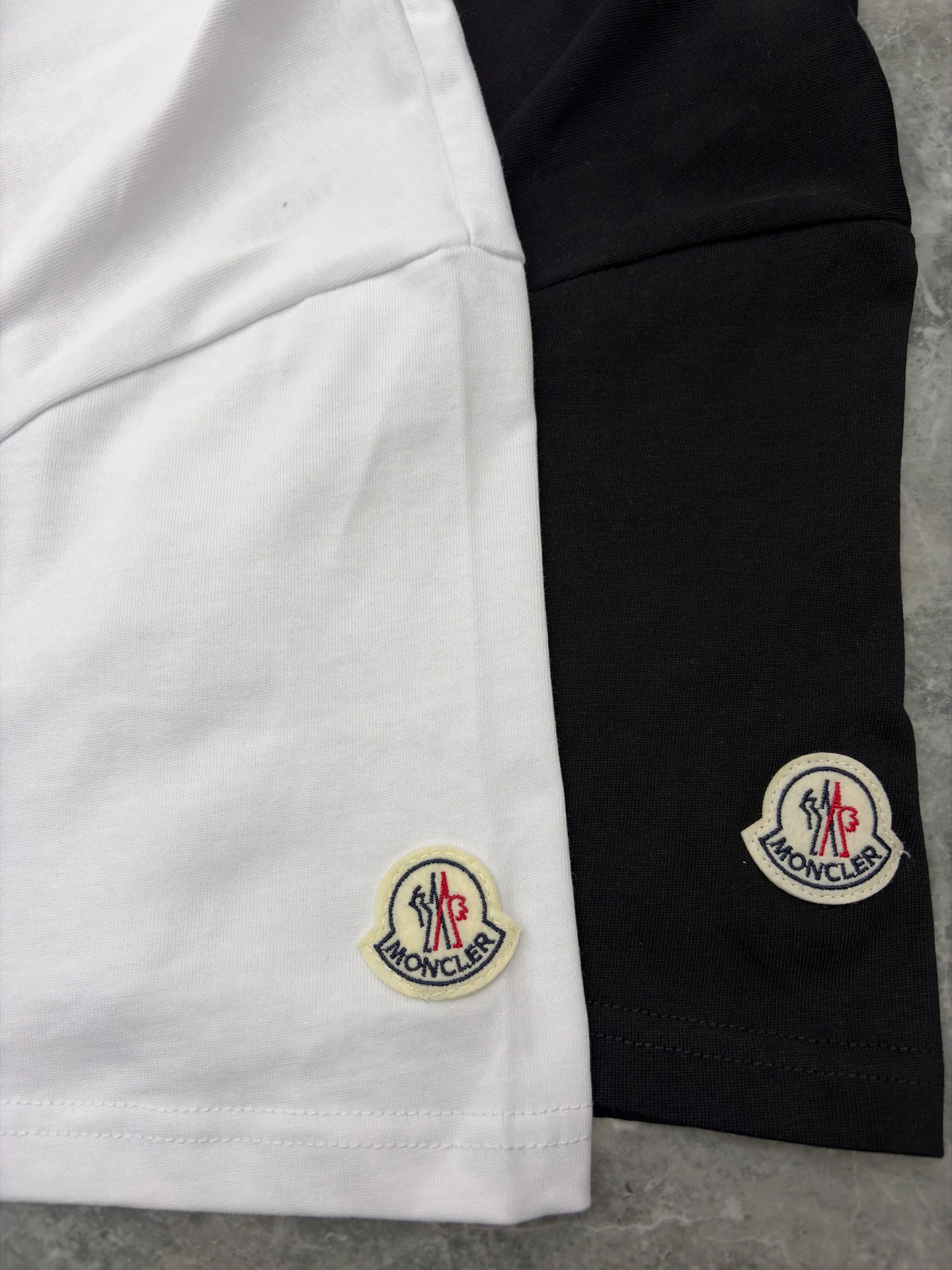 Футболки Женские Moncler 11424369