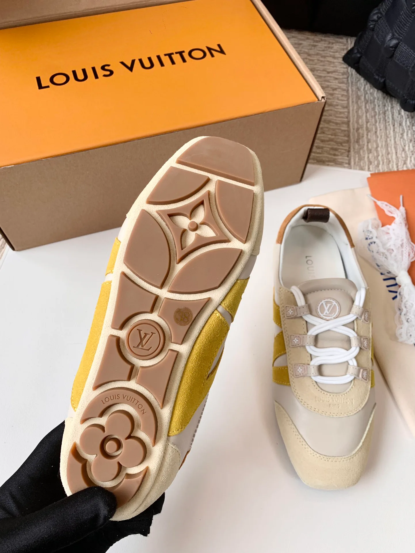 Кроссовки Женские Louis Vuitton 17753812