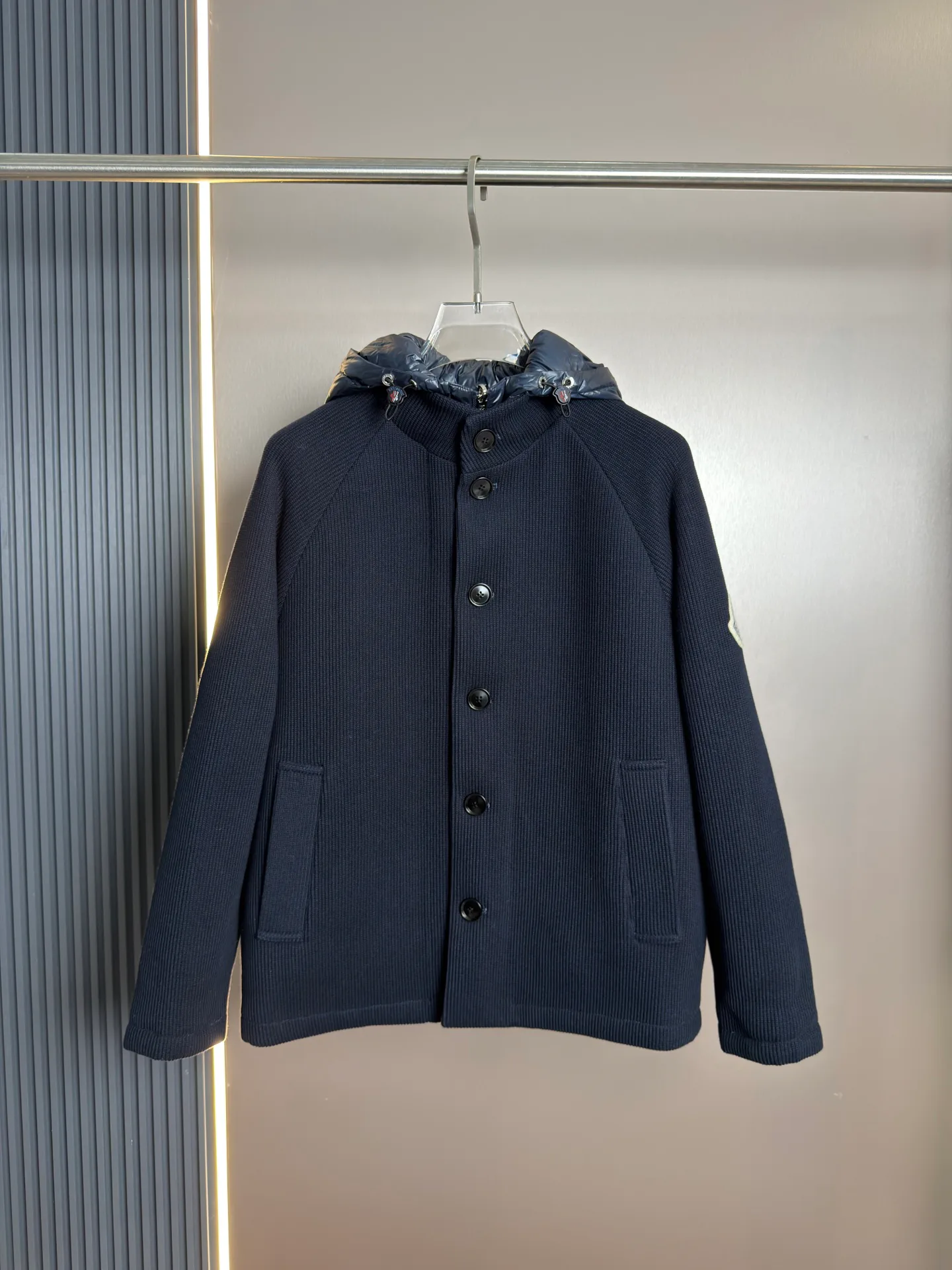 Куртки И Пуховики Мужские Moncler 18216851