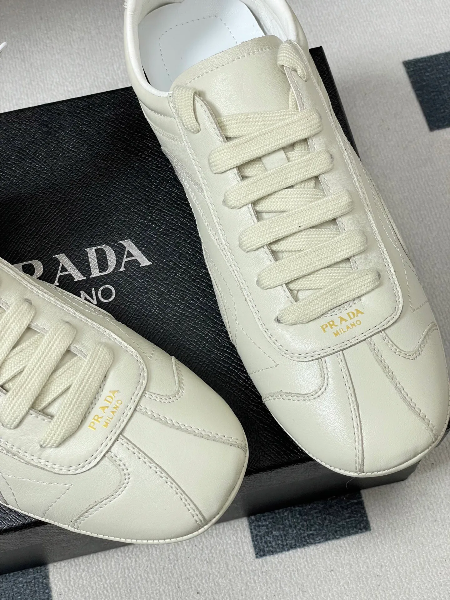 Кроссовки Женские Prada 12810928