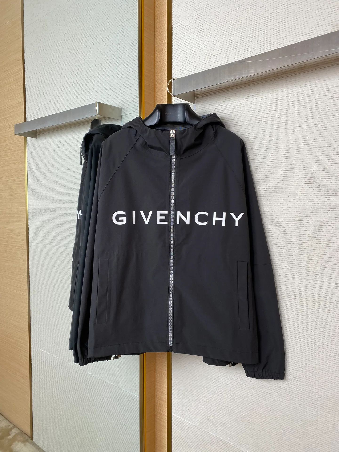 Куртки И Пуховики Женские Givenchy 34243